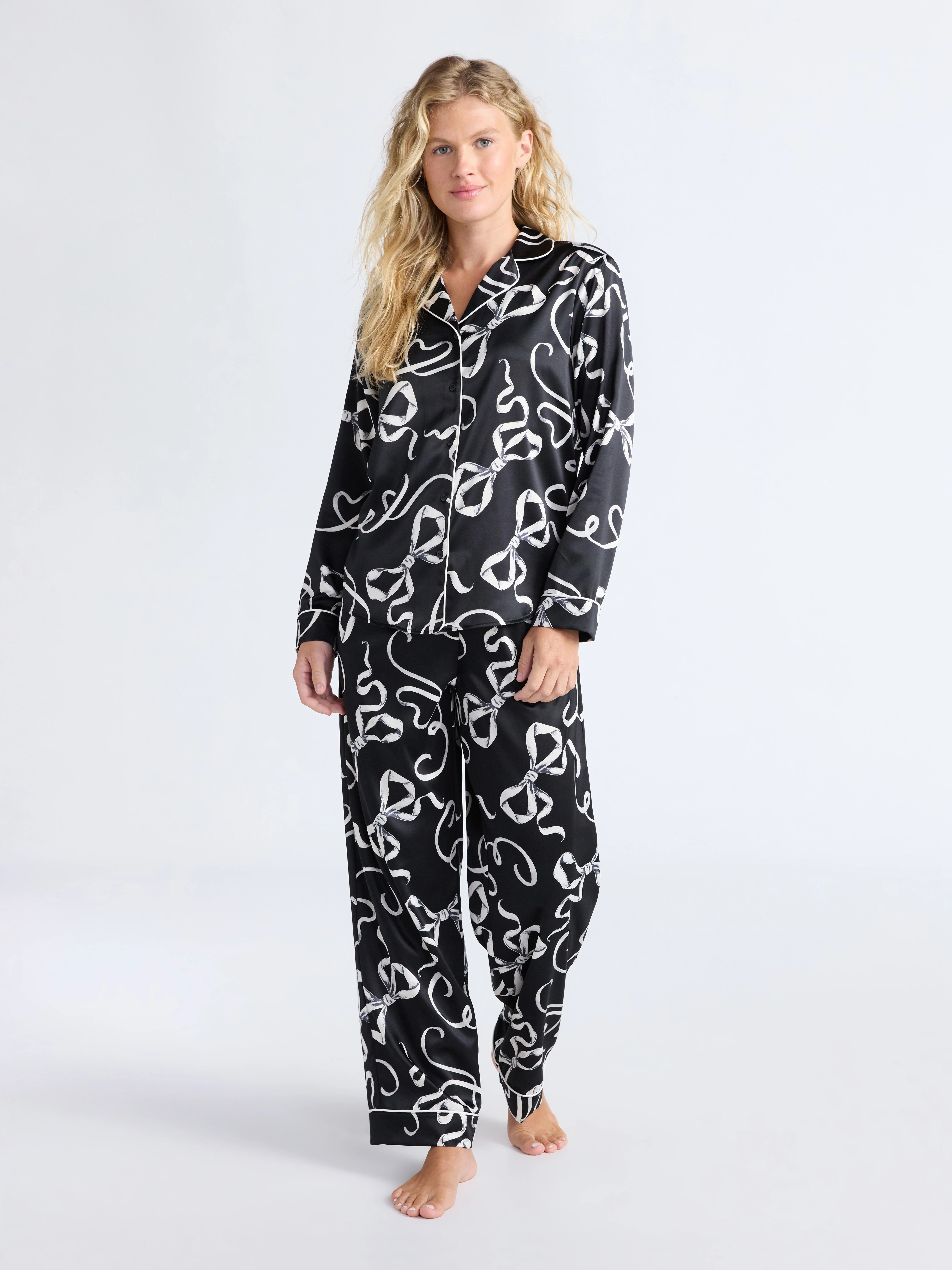 Joyspun Women’s Stretch Satin Notch Long Sleeve Top and Pants Pajama Set, 2-Piece, Sizes XS-3X | Walmart (US)