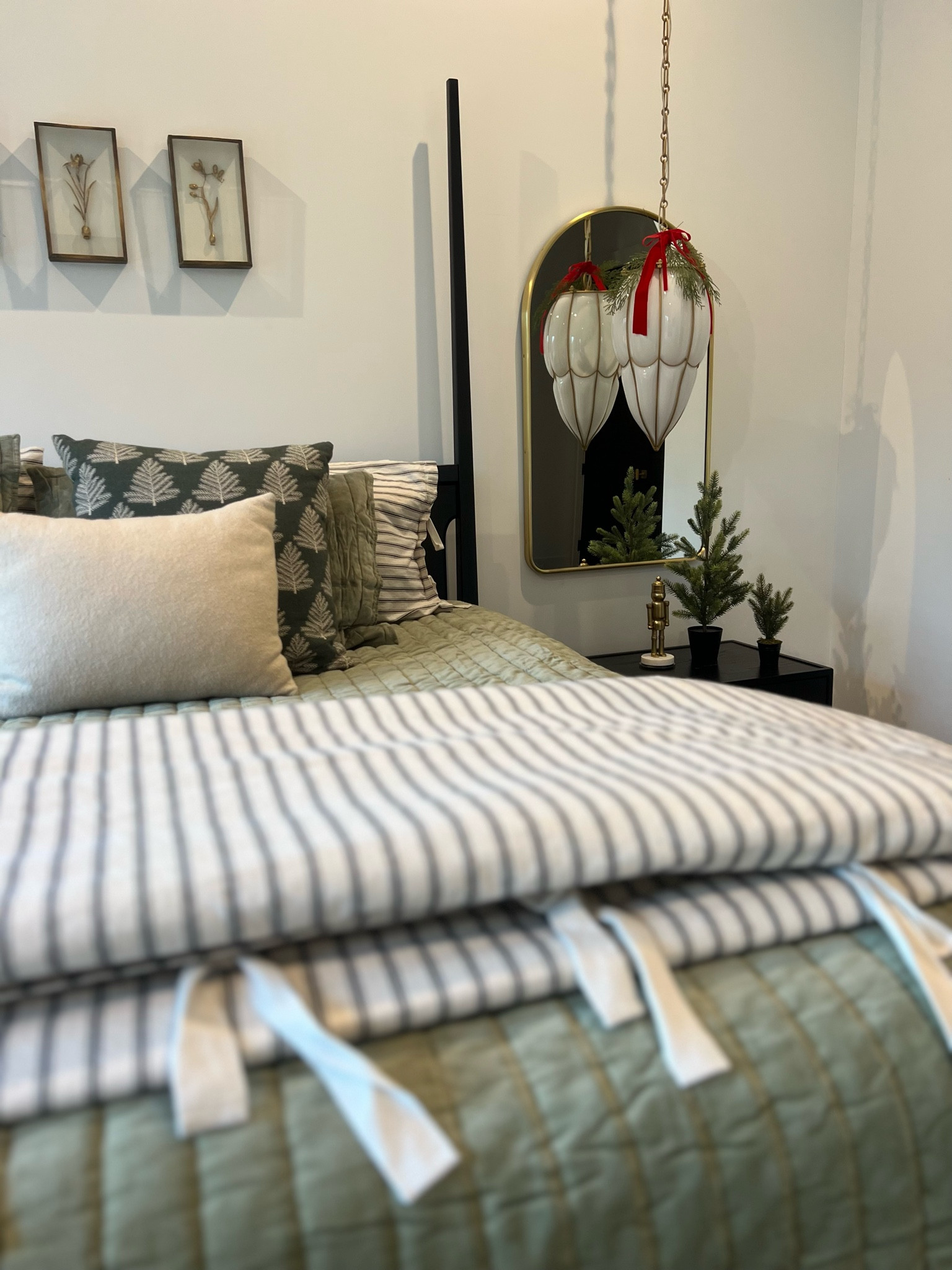 Winter Bedding Refresh 🖤🌲

#bedding #winterbedding #holidaydecor #quilt #duvet #bedroomfurniture #pendantlighting 

#LTKHoliday #LTKStyleTip #LTKHome