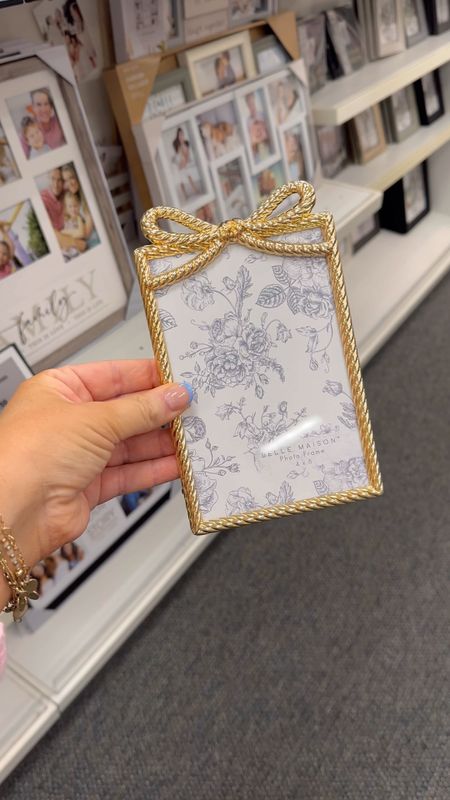 The amount of cute home decor I found in kohls today!!!! 


Frame vase floral THEBLOOMINGNEST 

#LTKSeasonal #LTKhome #LTKfindsunder100