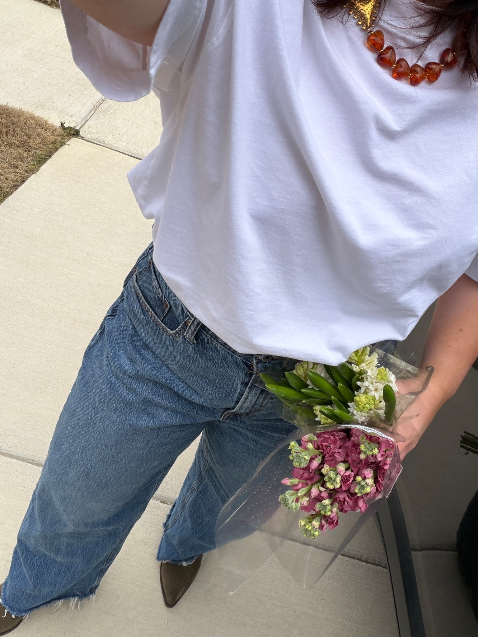 ootd!

Spring ootd, spring fashion, jeans and tee outfit, white tee outfit, statement jewelry, spring and summer jewelry 

#LTKSeasonal #LTKootd