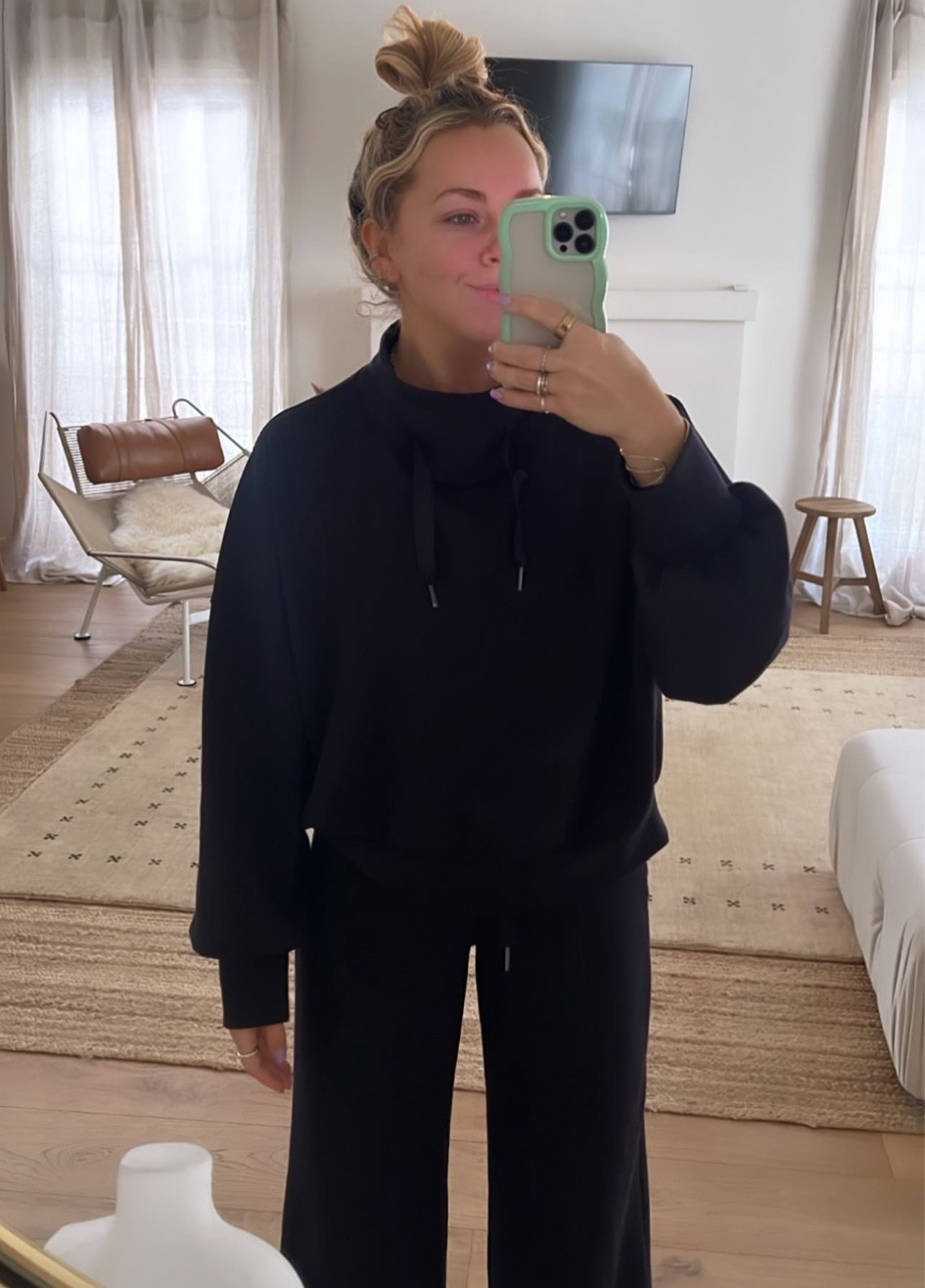 Airport outfit | matching athlisure set | sweat set 

#LTKtravel