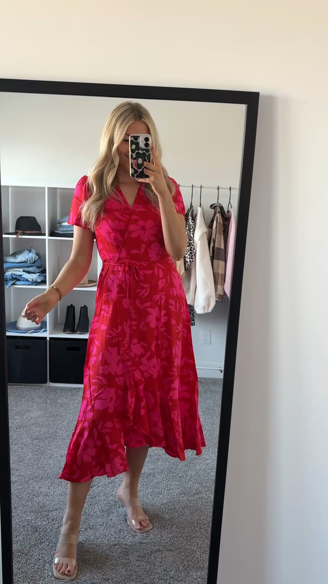 wrap carribean hawaiian dress perfect for vacation, the beach, a cruise, or any tropical event! More colors and patterns!

Dress: wearing M and I’m 5’6”
Heels: true to size 

| vacation dress | cruise dress | beach dress | tropical dress 