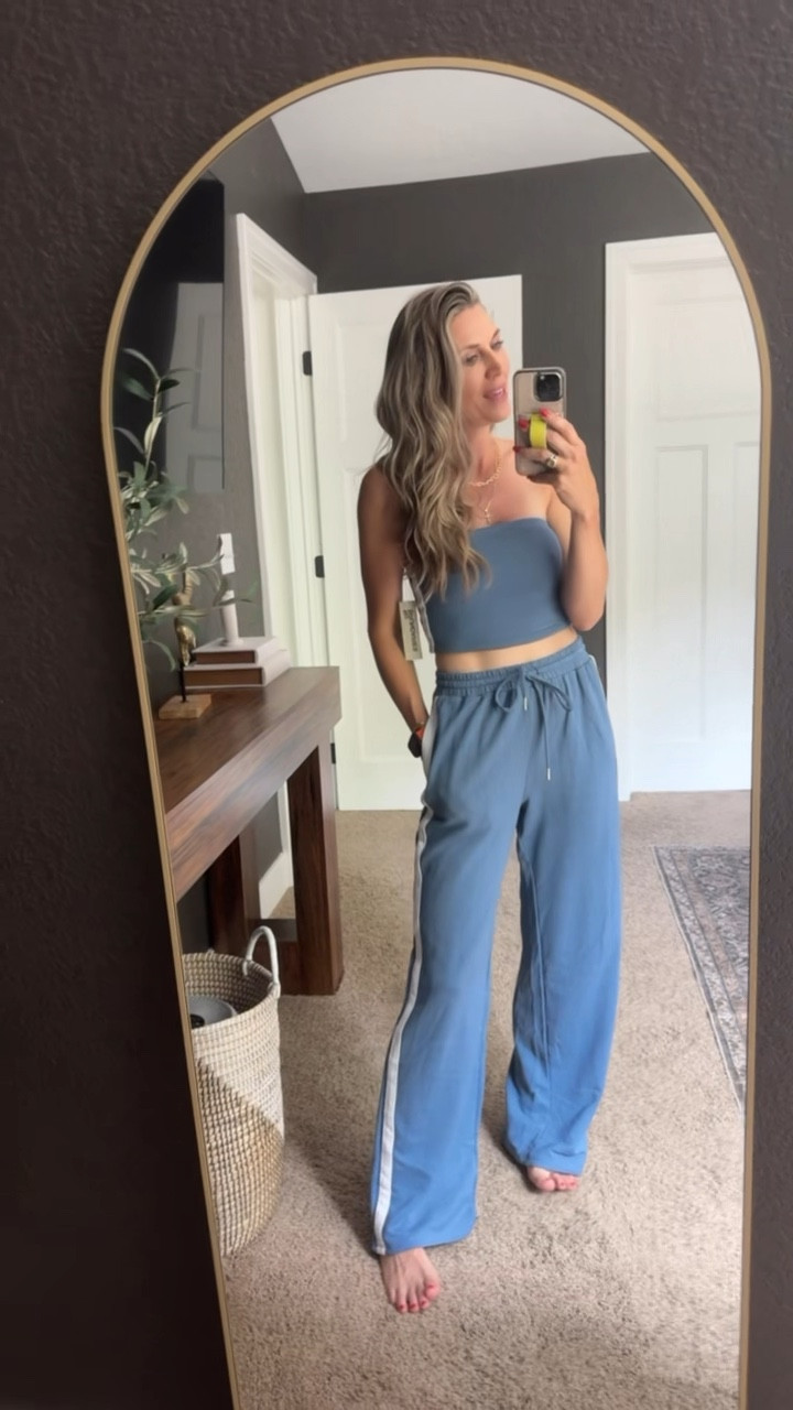 #walmatfashion #athlesiure #ladyandred #affordablefashion 

#LTKFindsUnder50 #LTKFindsUnder100