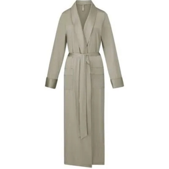 Skims silk robe | Poshmark