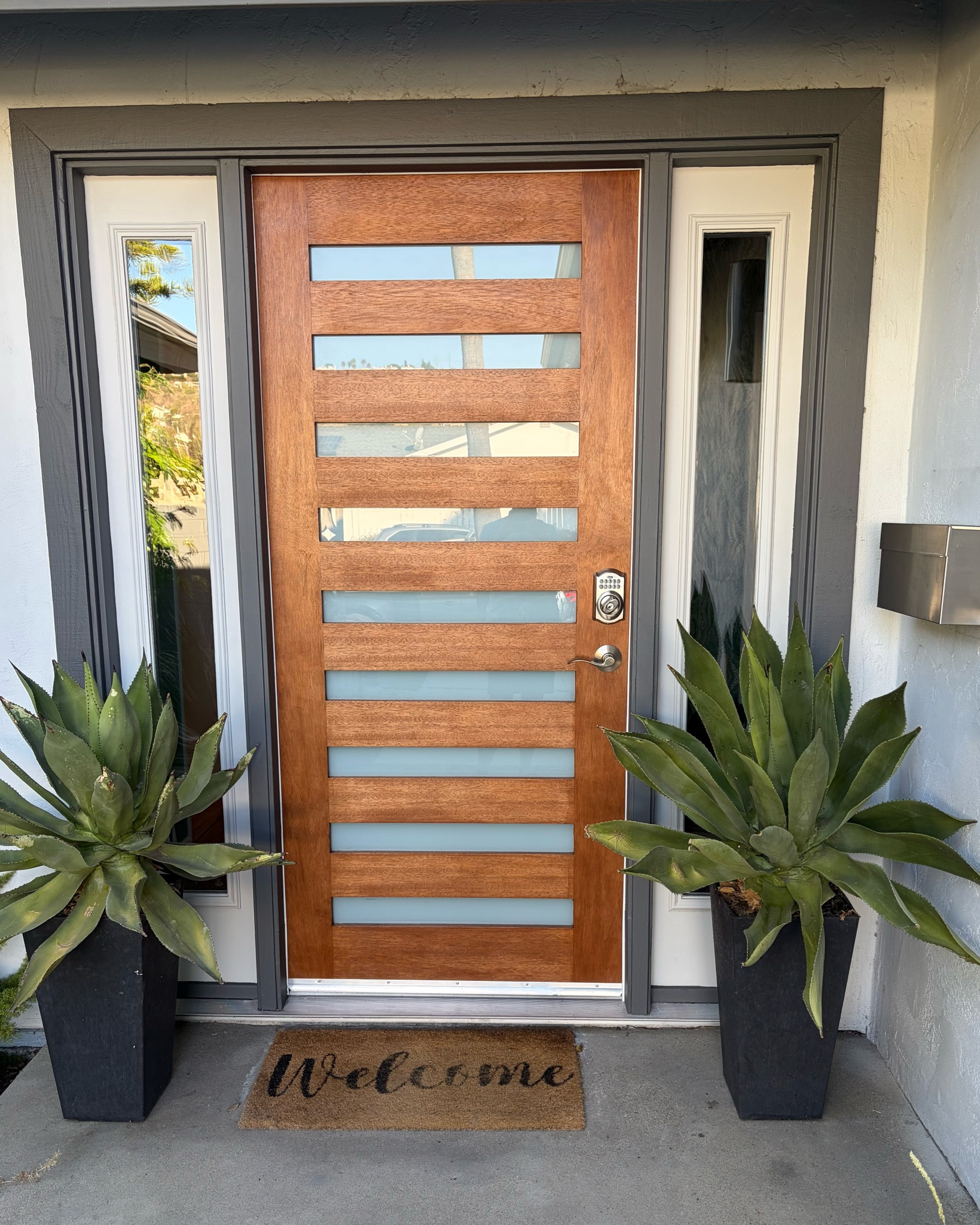 Swipe to see the before of Kelly’s front door makeover! We kept the same side lights and switched out the glass and then replaced the door with a more midcentury style.

#LTKHome