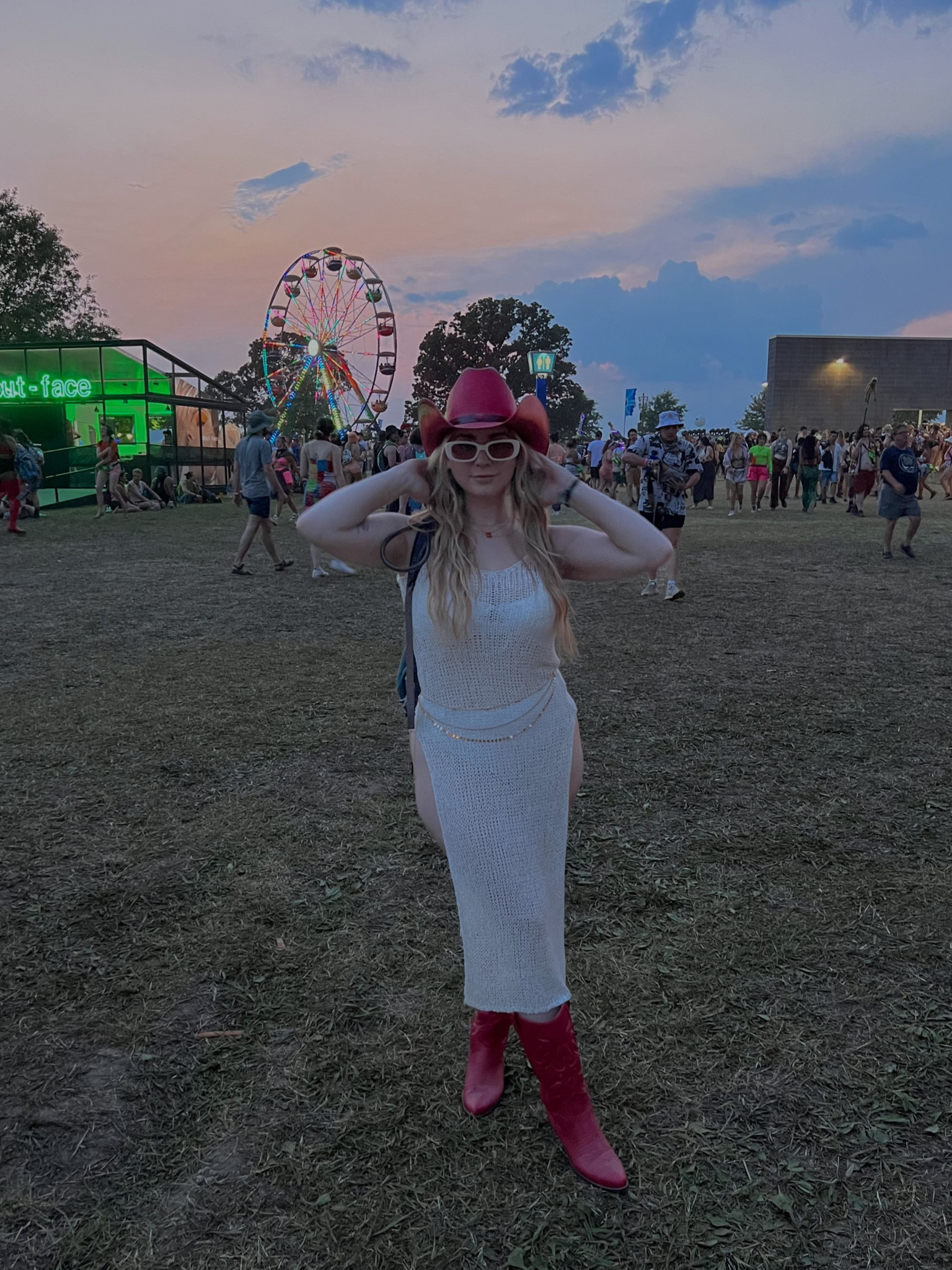 Bonnaroo day 2 outfit! 

The hat came into possession over the weekend, so I can’t link that one for you! Coastal cowgirl was the vibe for sure! 