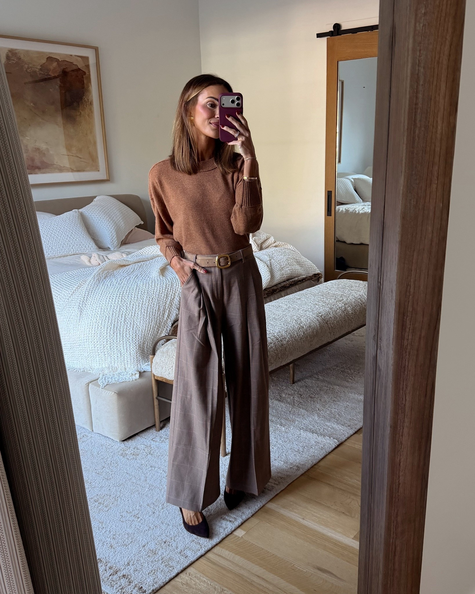 can’t get over how amazing and stunning these trousers are 😍 and y’all know my color obsession continues with this brown sweater 🤎 