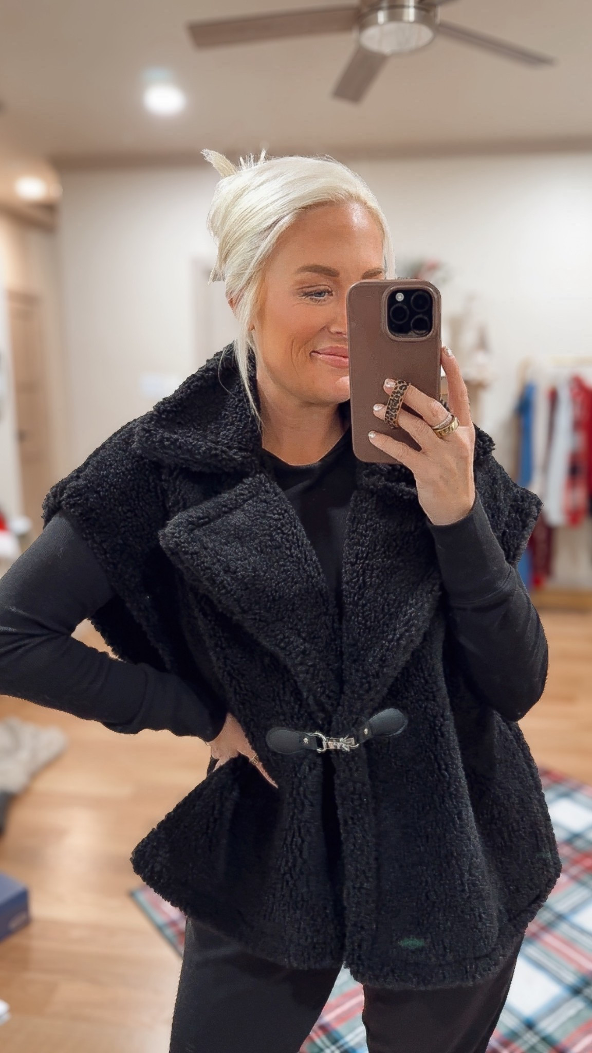 Loving this Sherpa vest wrap / XS/S