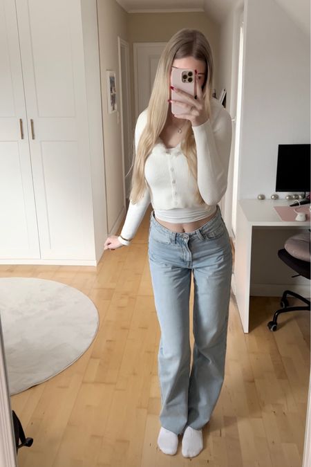 Ootd, outfit of the week, School outfit, winter fashion, 2023 fashion, basics , gold hoops , gold jewelry, sweatpants , longsleeve , beige , H&M , outfit inspo , outfit inspiration, blue jeans , bag, spring 2023, spring fashion 

#LTKstyletip #LTKfit #LTKunder50