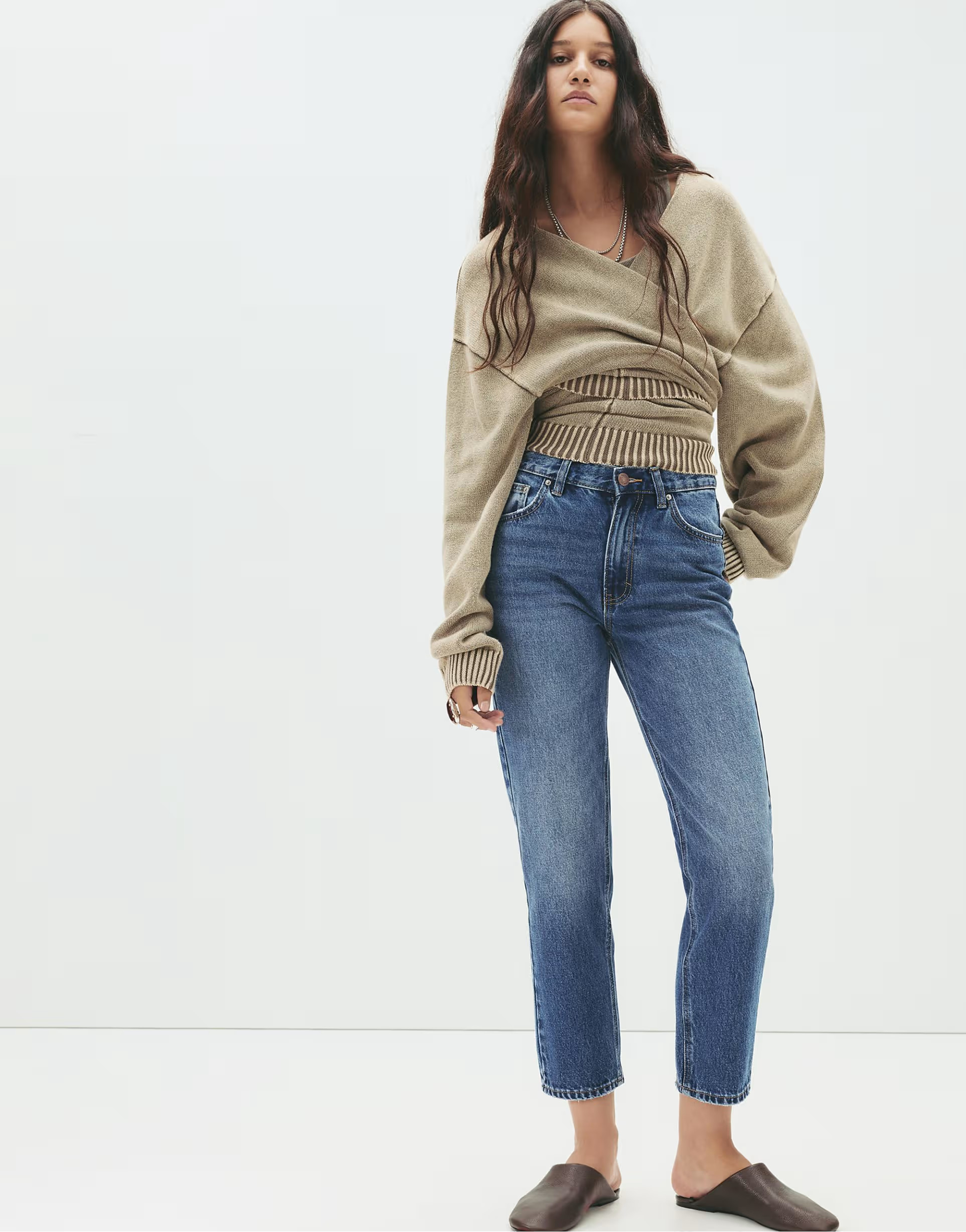Pull&Bear High-waist mom fit jeans in dark blue | ASOS | ASOS (Global)