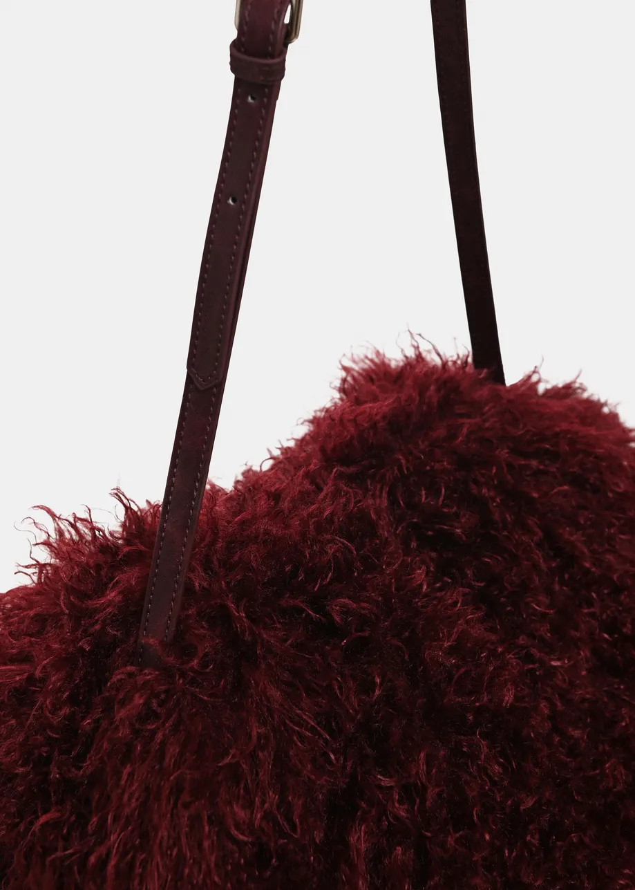 Dark red faux fur clutch bag | Essentiel Antwerp United Kingdom | Essentiel Antwerp
