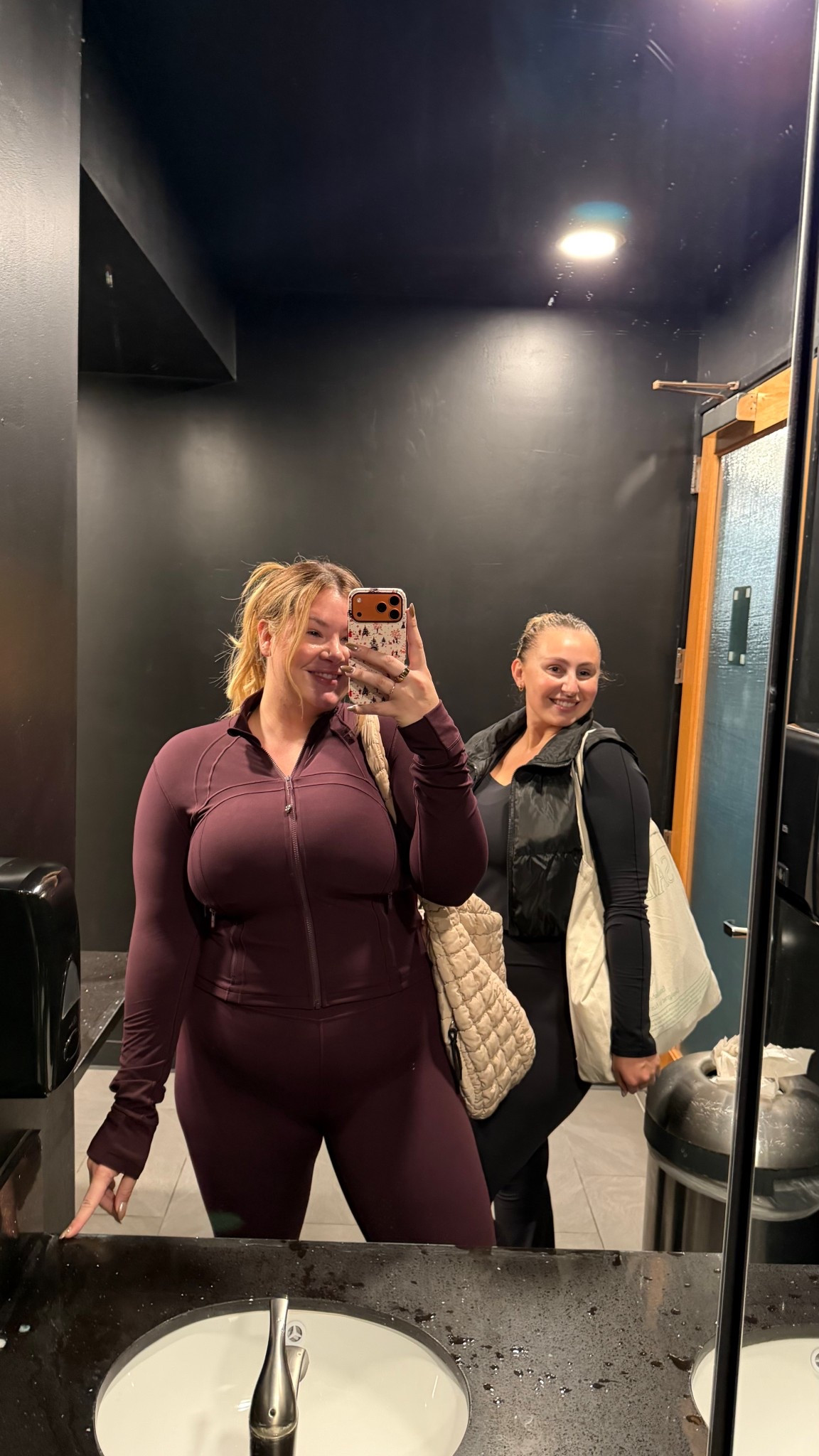 Gym OOTD - wearing a 12 in these leggings & a 14 in this bra and jacket!

#LTKMidsize #LTKfitnessgoals #LTKActive