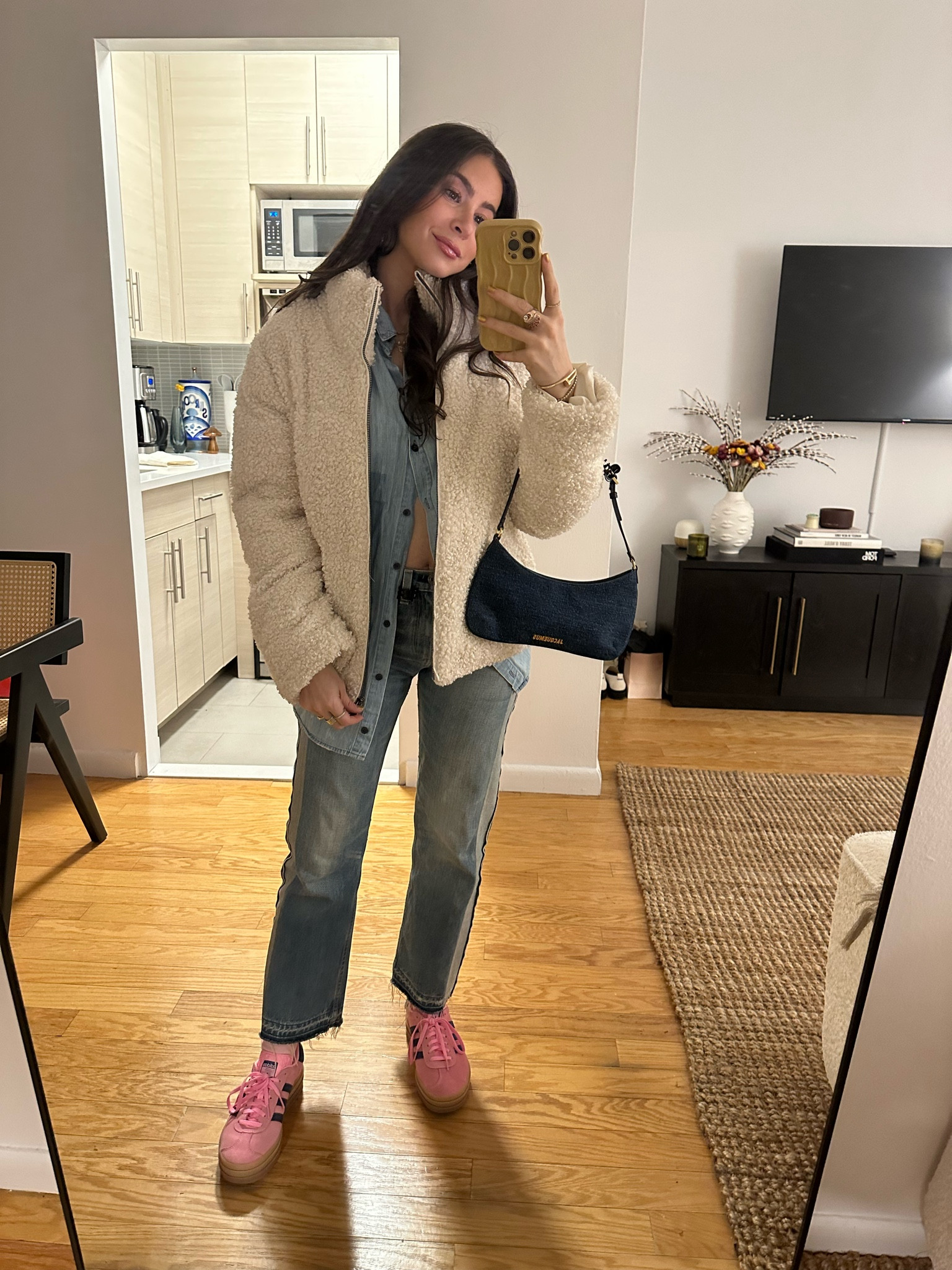 The way the bag goes with the sneakers 🤩😍🥹

#LTKfindsunder100 #LTKitbag #LTKstyletip
