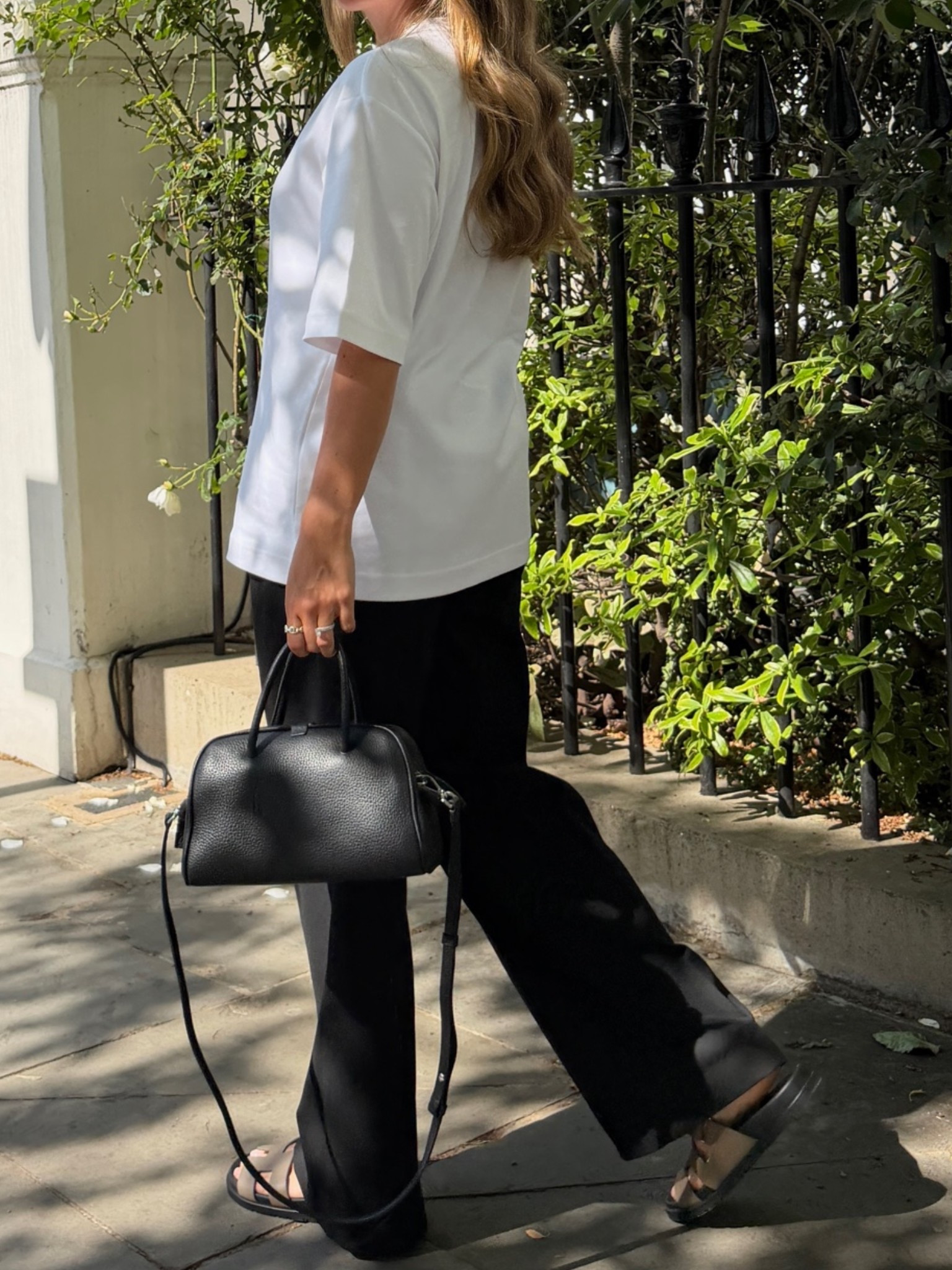 Monochrome outfits always win 🖤🤍