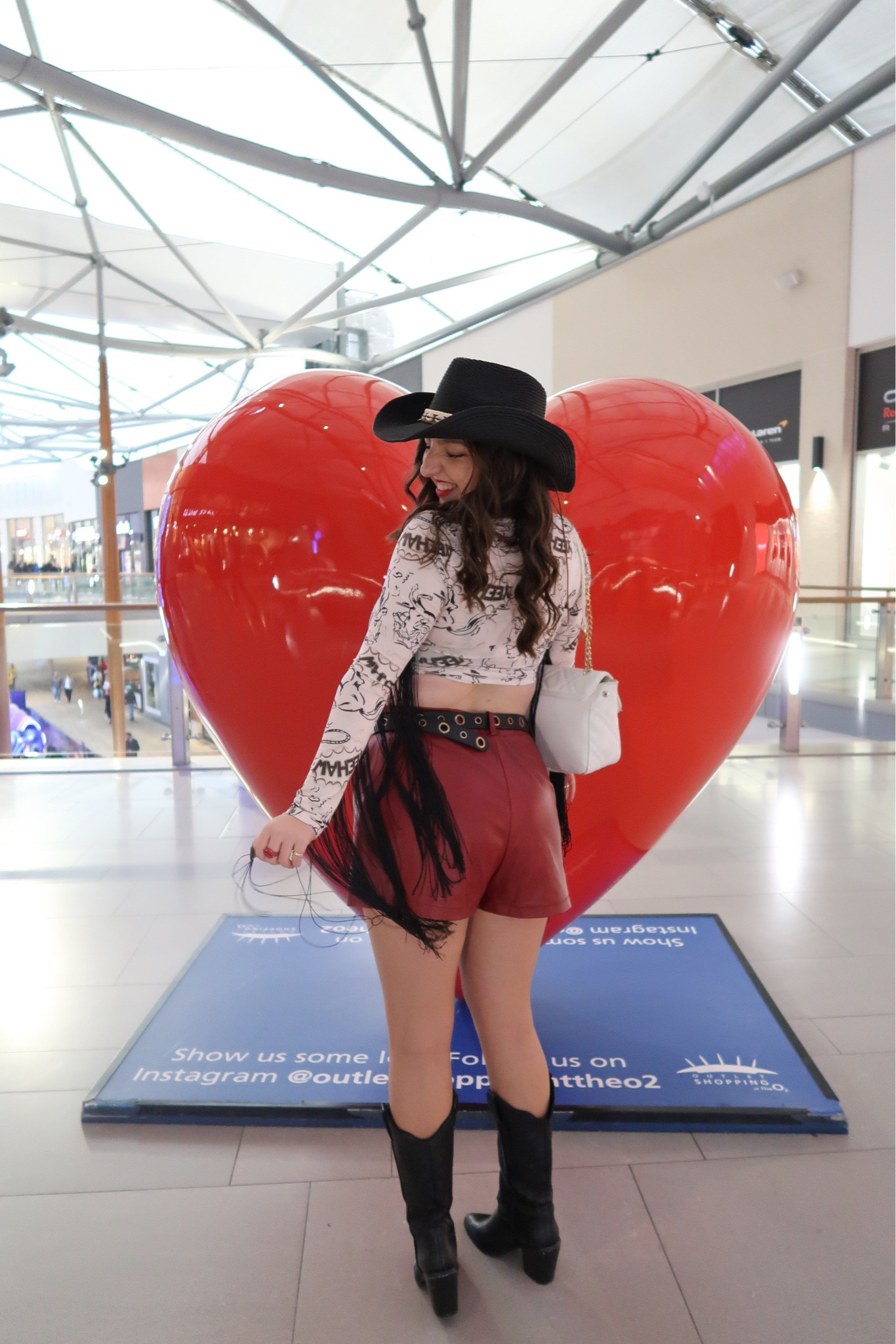 western inspired outfit for Country2Country 🤠

top: 2nd hand from Vinted, originally NastyGal
shorts: 2nd hand from Vinted, originally PrettyLittleThing
boots: 2nd hand from Vinted, originally New Look
bag: old New Look 
hat: Amazon - linked!!! 

#LTKFestival #LTKfindsunder50 #LTKeurope