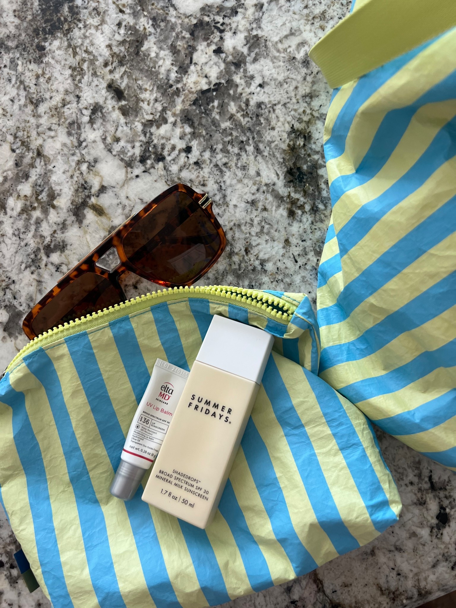 Pool side must haves 

#LTKSwim