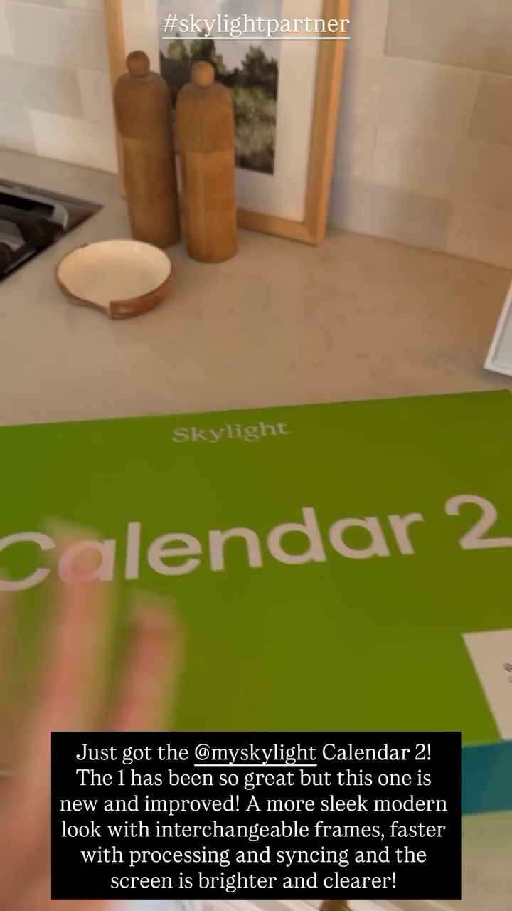 #skylightpartner Just got the @myskylight Calendar 2!
The 1 has been so great but this one is new and improved! A more sleek modern look with interchangeable frames, faster with processing and syncing and the screen is brighter and clearer!