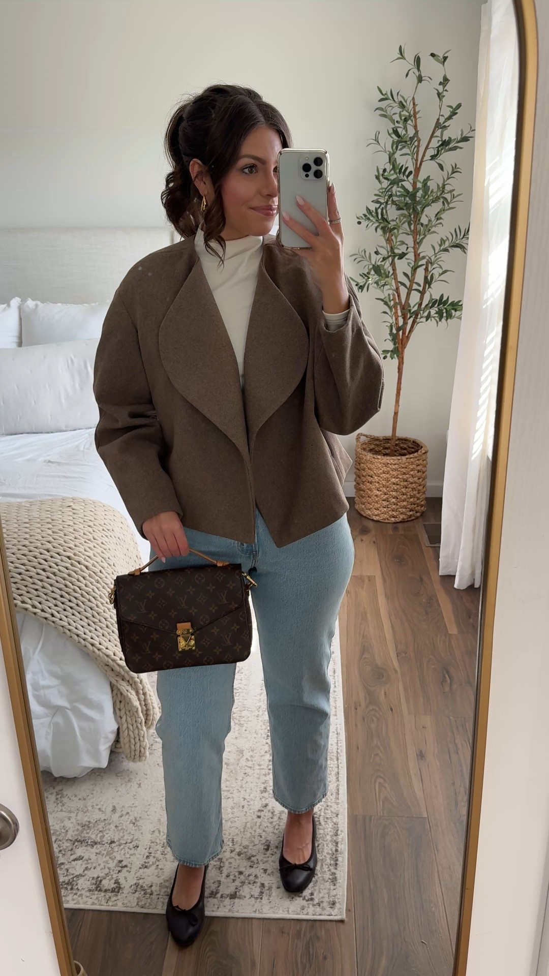 Sizing:
Dynamite Jacket - size S/M (runs big!!)
Sweater - size Medium
Jeans - size 28 long (tts & I am 5’10)
Flats - tts