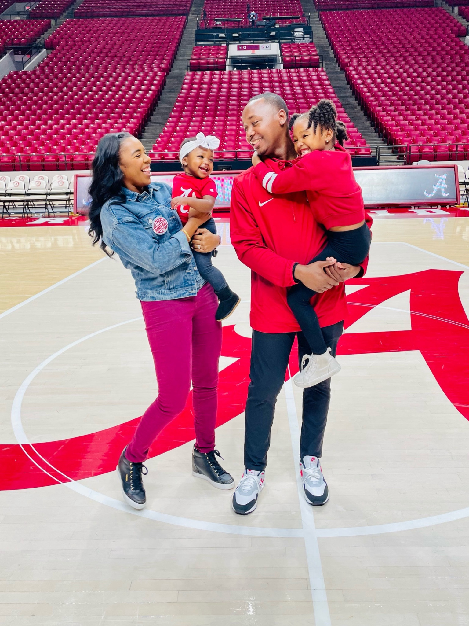 “I think I like this little life"
Alabama Gameday with my crew. Shop our looks !🐘🤍🏀❤️ #RollTide


#CoachsWife #BasketballWife

#LTKfamily #LTKSeasonal #LTKGiftGuide