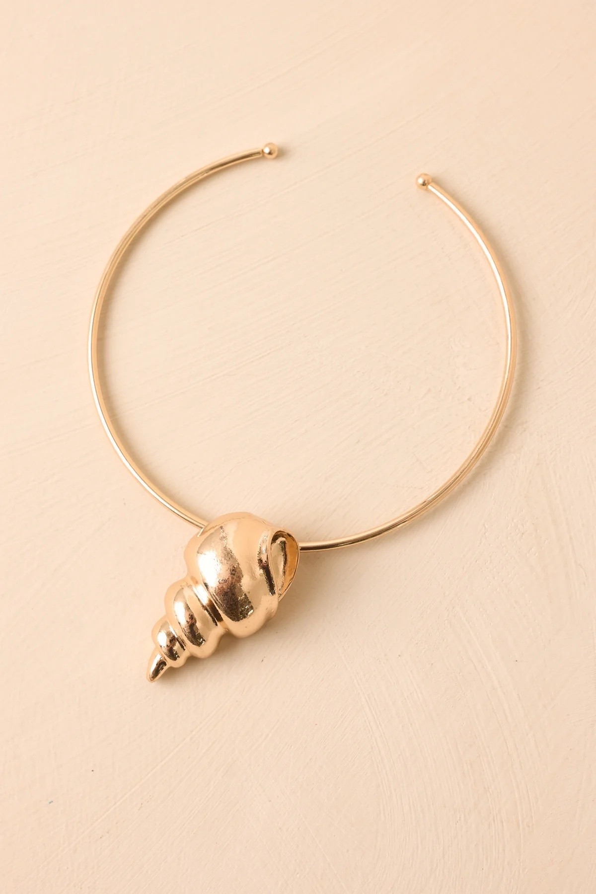 This gold shell collar necklace captures the elegance of coastal luxury with sculptural ocean-inspired detailing, making it the perfect statement accessory for vacations, beach dinners, and elevated summer styling ✨🐚 Under $40.

Keywords:

* shell collar necklace
* gold statement necklace
* coastal jewelry
* resort wear accessories
* beach inspired jewelry
* summer statement necklace
* ocean inspired accessories
* gold shell jewelry
* European summer fashion
* vacation jewelry
* tropical getaway accessories
* beach dinner outfit
* coastal chic style
* resort glam aesthetic
* yacht club fashion
* Mediterranean vacation look

#LTKSeasonal #LTKTravel #LTKootd