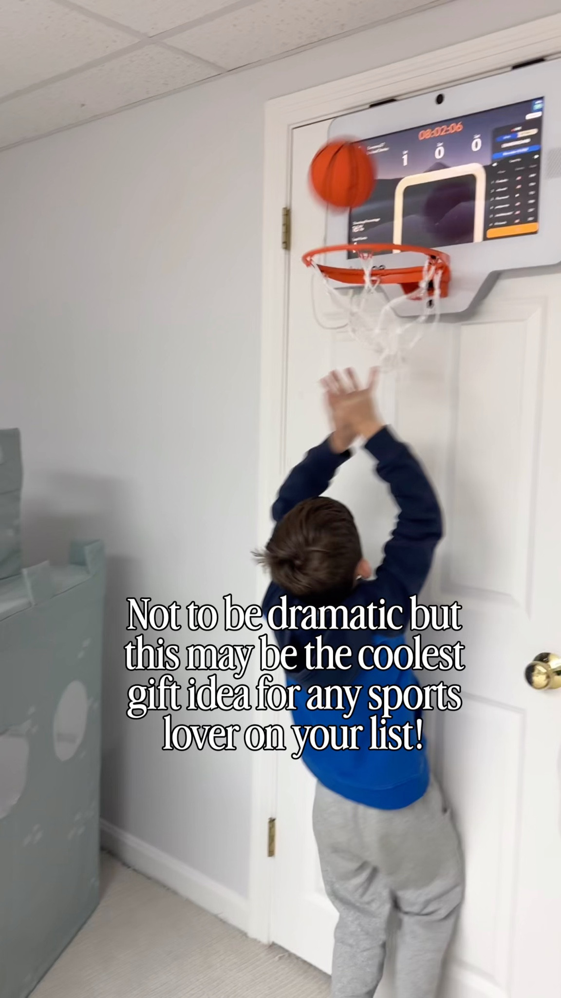 It’s Black Friday which is why I had to share the coolest gift for any sports lover on your holiday list!!!! Introducing the Huupe mini, the world's first smart mini basketball hoop game console that allows you to play with friends around the world( or just play solo and try to beat your best score!). You can also stream your favorite shows, live sports and more through the apps that come with the huupe mini!!! 