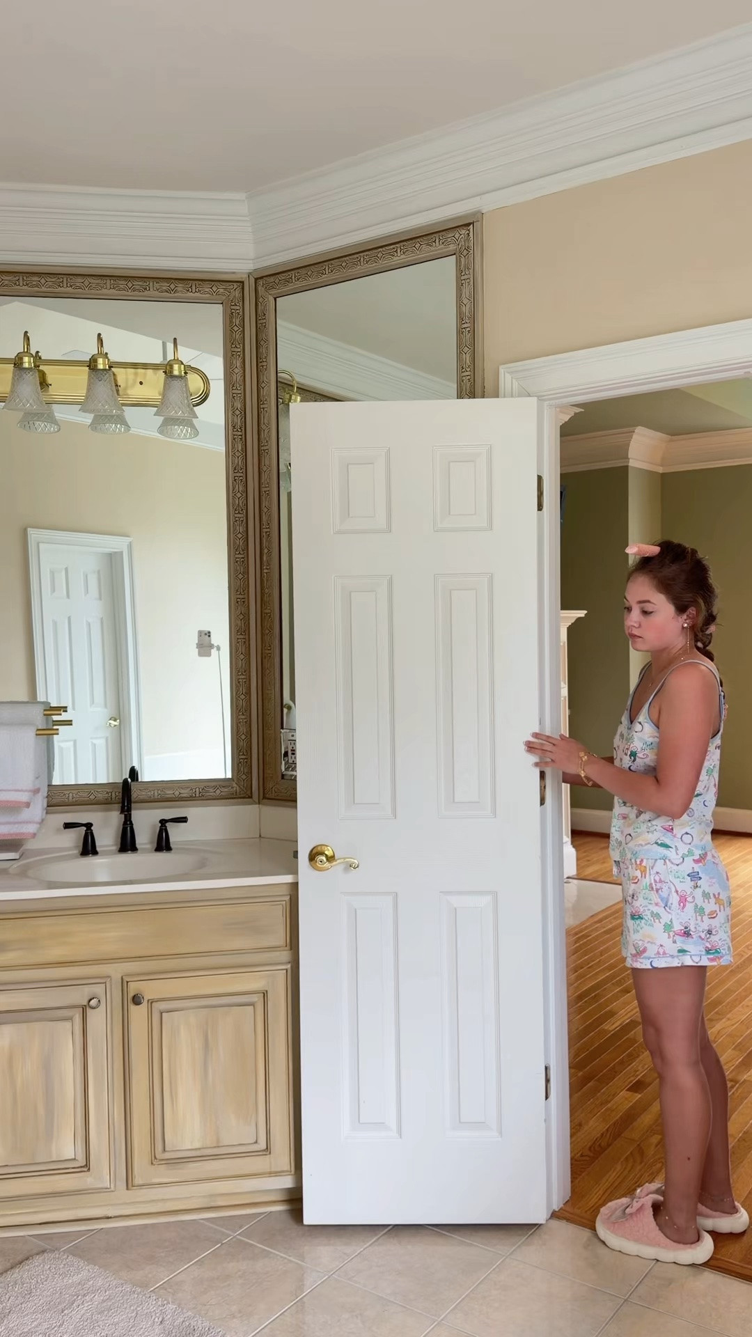 First morning vlog in the house!!!🤭This was so fun to make!! Hopefully construction will be done soon😅🩷

#LTKgrwm #LTKmorningroutine #LTKvlog