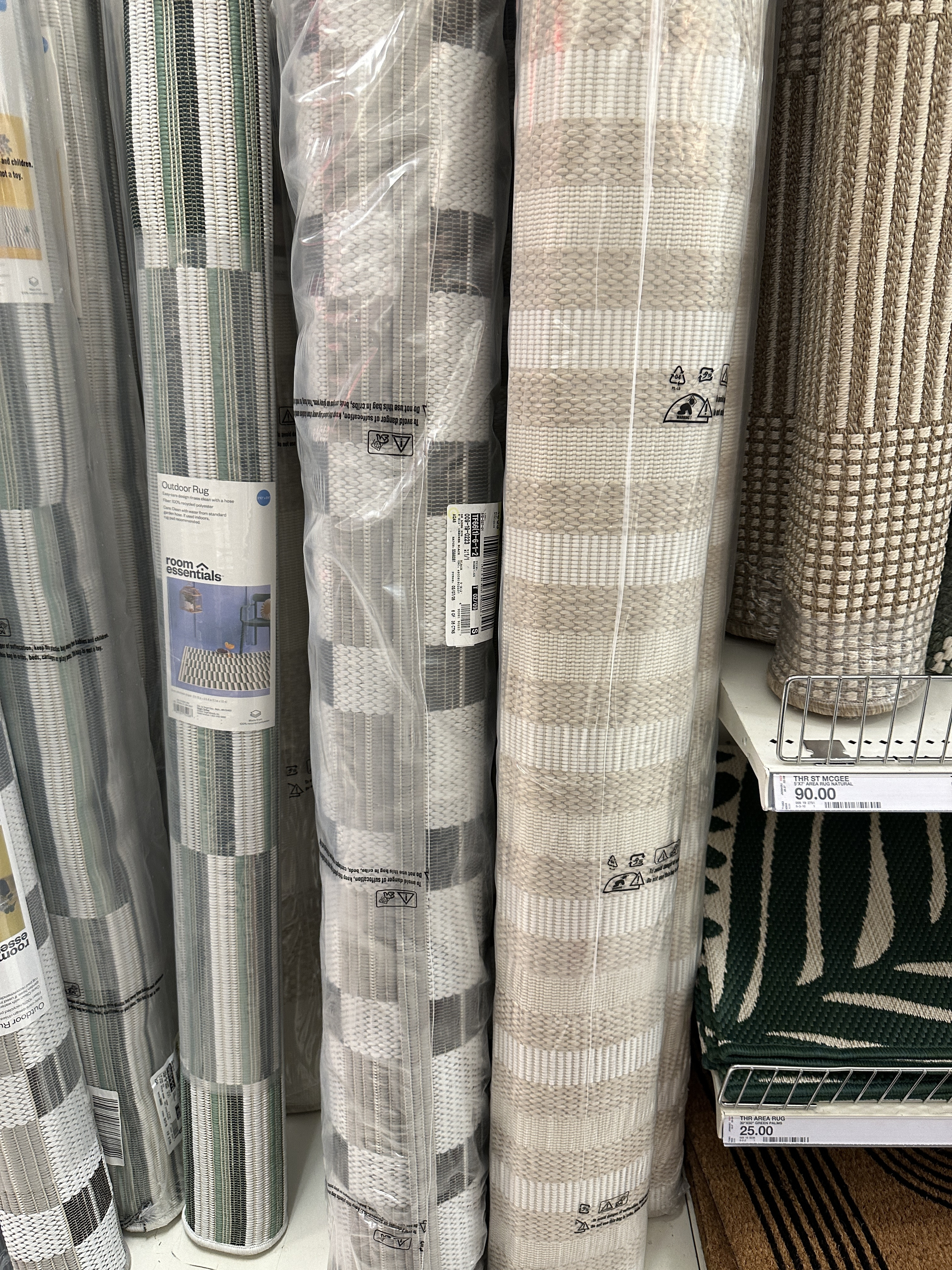 I’m on the lookout for a new patio rug - which is your fave? 
#target #patio #outdoordecor #patiorug #outdoorrug

#LTKFamily #LTKSeasonal #LTKHome