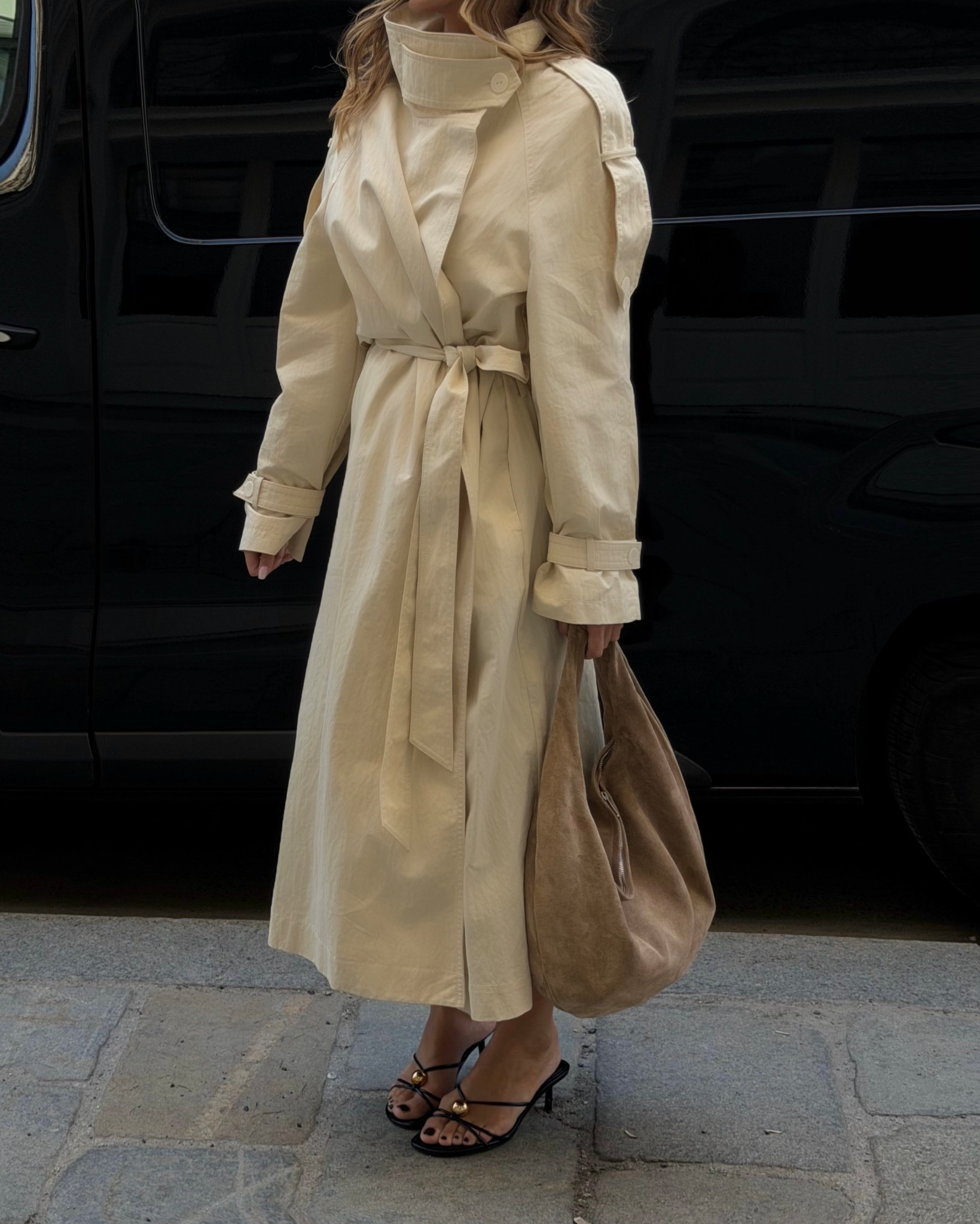 My trench coat and shoes are from Zara.
Bag is Flattered.