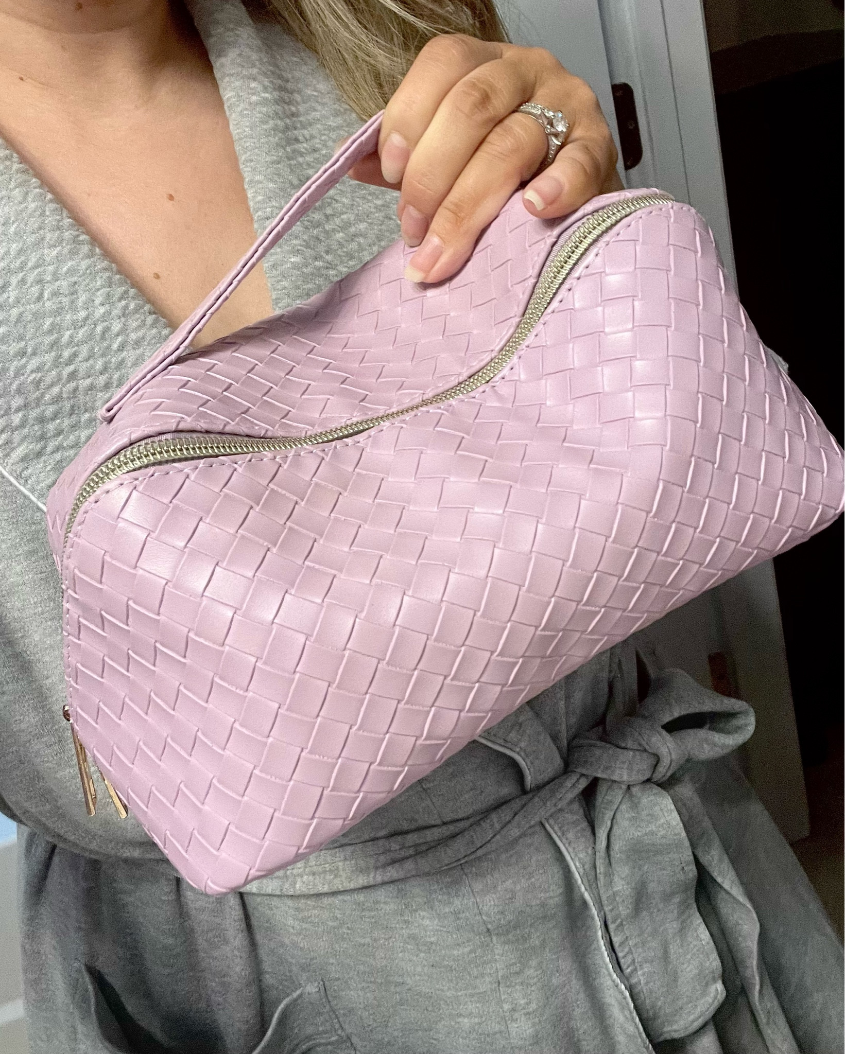 Amazon prime day sale- makeup bag 

#amazon #makeup #makeupbag #amazonfind

#LTKSaleAlert #LTKBeauty #LTKFindsUnder50