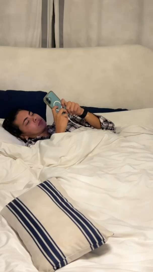 Bouclé adjustable bed bedroom makeover refresh 🛏️✨
Me trying to get my daughter to try out her new bed and give me a reaction…
and her telling me she's NOT trying to fold herself in half 😂
The struggle is REAL when she just got home from a HYROX trip!✈️

On a side note, if you read, scroll, or work in bed… this adjustable bed is the way to go 🤍

#bedroommakeover #bouclebed #adjustablebed #bedroomrefreshouclé  

 

#LTKmomlife #LTKstorytime #LTKHome