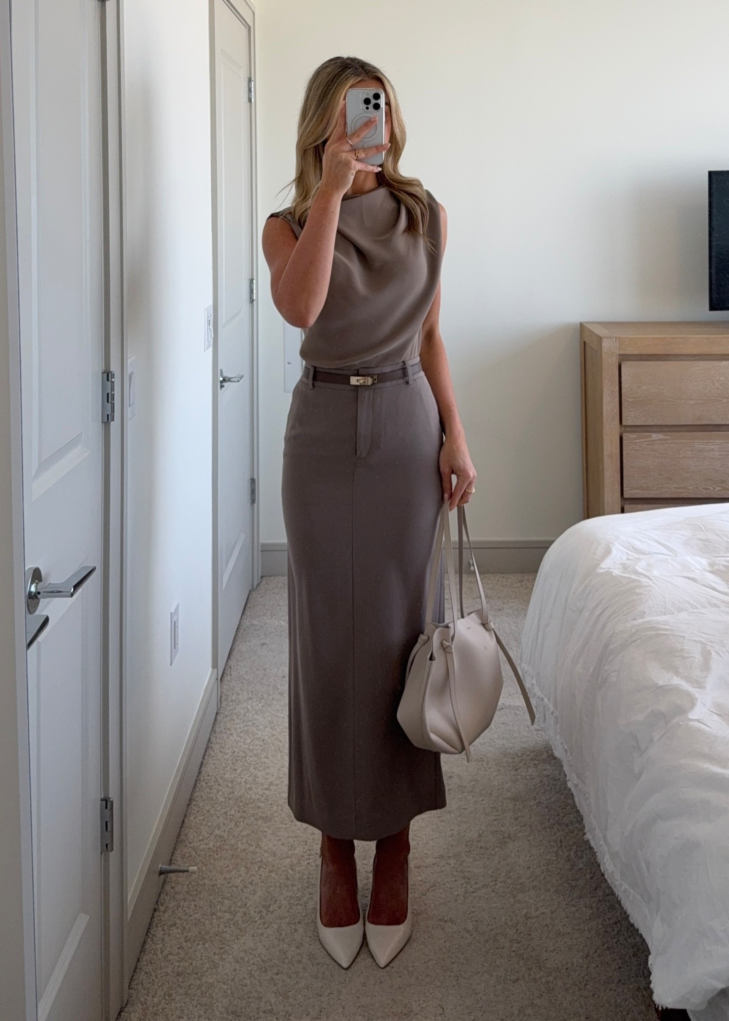 monochromatic staple office outfit 👩🏼‍💼🤍 @Aritzia #aritziapartner #ad

#LTKootd #LTKWorkwear