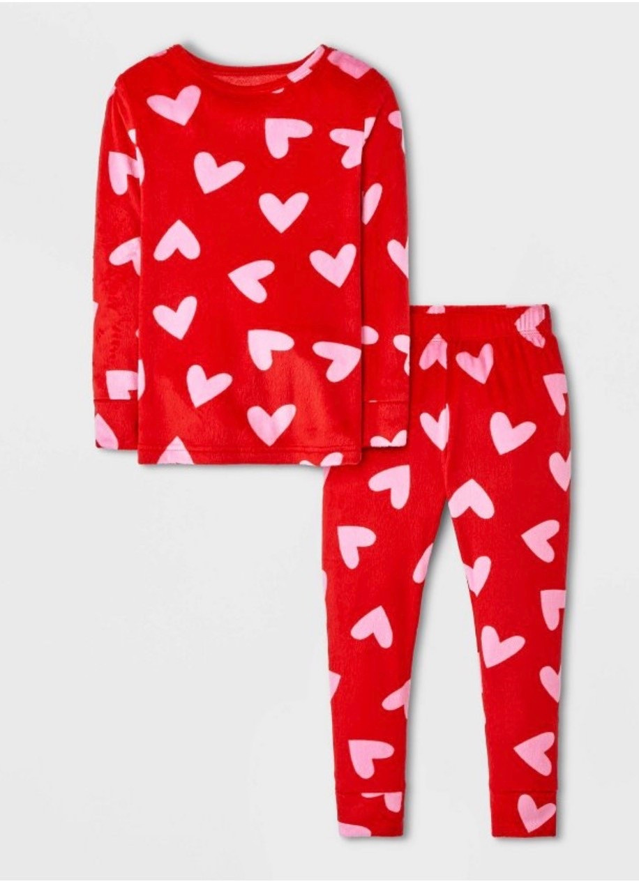 Toddler super soft valentines pajamas! ❤️

Pajamas. Holiday. Valentines. Target. 

#LTKBaby #LTKKids #LTKValentine
