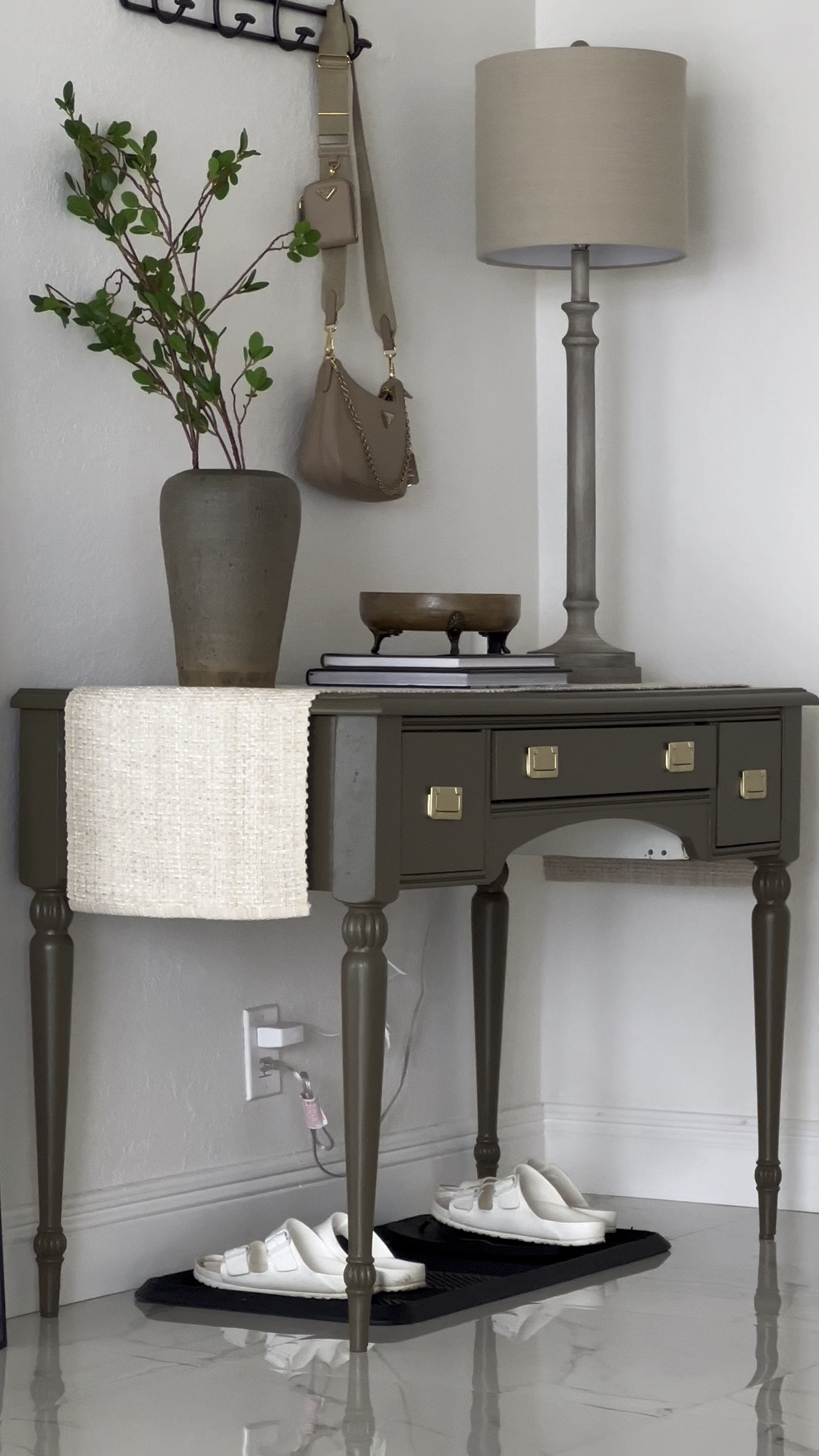 Turning a $10 find into an entryway masterpiece 🛠️👏

#LTKunder50 #LTKFind #LTKhome