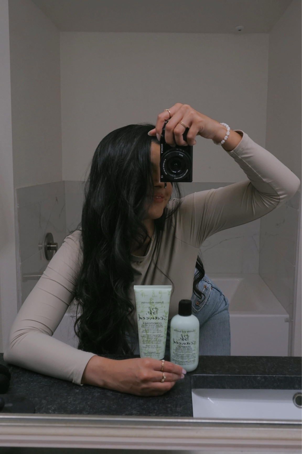 Good hair, good mood, definitely good day✨
Thank you @bumbleandbumble 💚
.
#haircareroutine