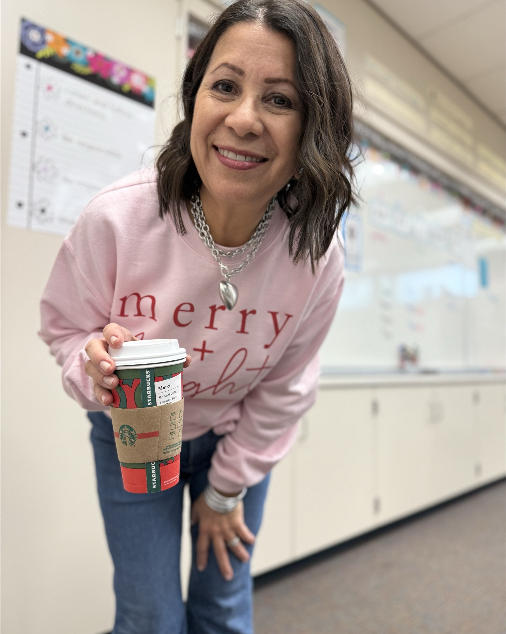 Merry & Bright sweatshirt ♥️💕


casual teacher outfit 
holiday style 
pink holiday sweatshirt 

#LTKstyletip

#LTKHoliday #LTKSaleAlert