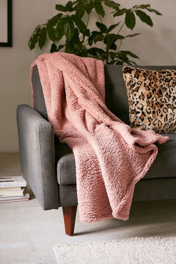Amped Fleece Throw Blanket | Urban Outfitters US