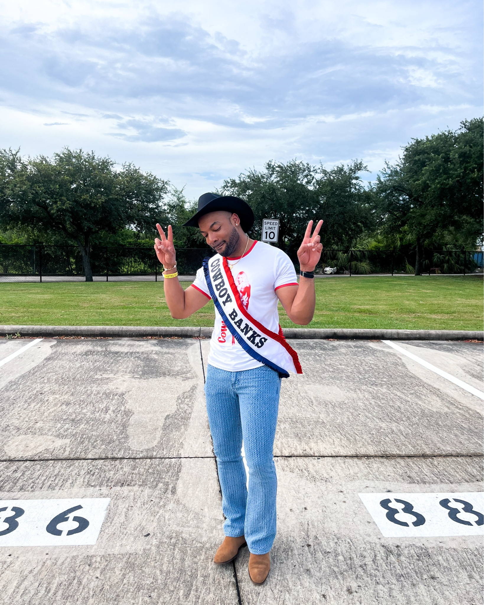Cowboy Carter Outfit Ideas for the Tour – Boots, Hats & Bold Looks

#LTKFindsUnder50 #LTKStyleTip #LTKMens