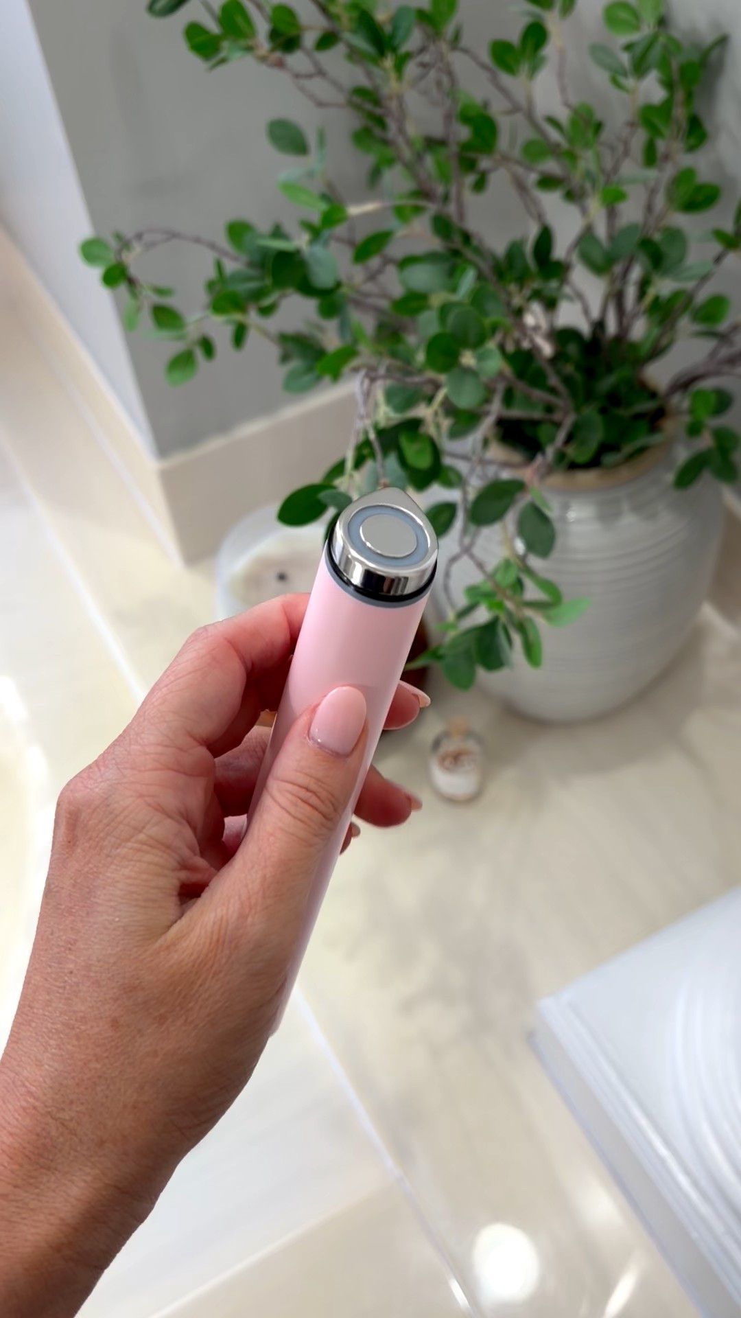 Been using this wand every day & love the glow it gives me immediately after using it!



#LTKBeauty #LTKgrwm #LTKselfcare