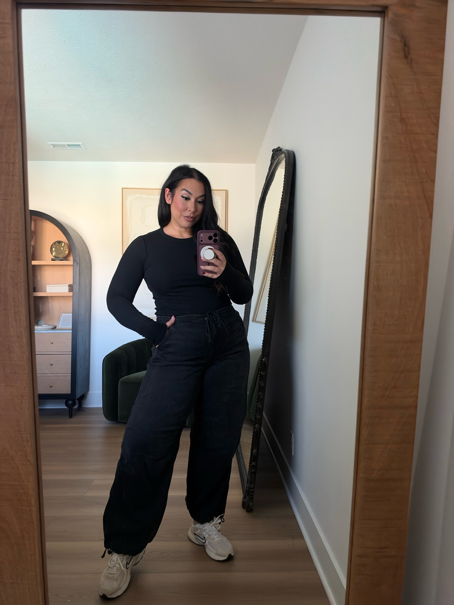 Grabbed the same balloon jeans in black, seriously so comfy for the pumpkin patch or any fall occasion you just want to feel comfortable in! Wearing XL in the pants, large in the top! Midsize, midsize fashion, fall fashion, fall, american eagle 

 #LTKSeasonal #LTKMidsize