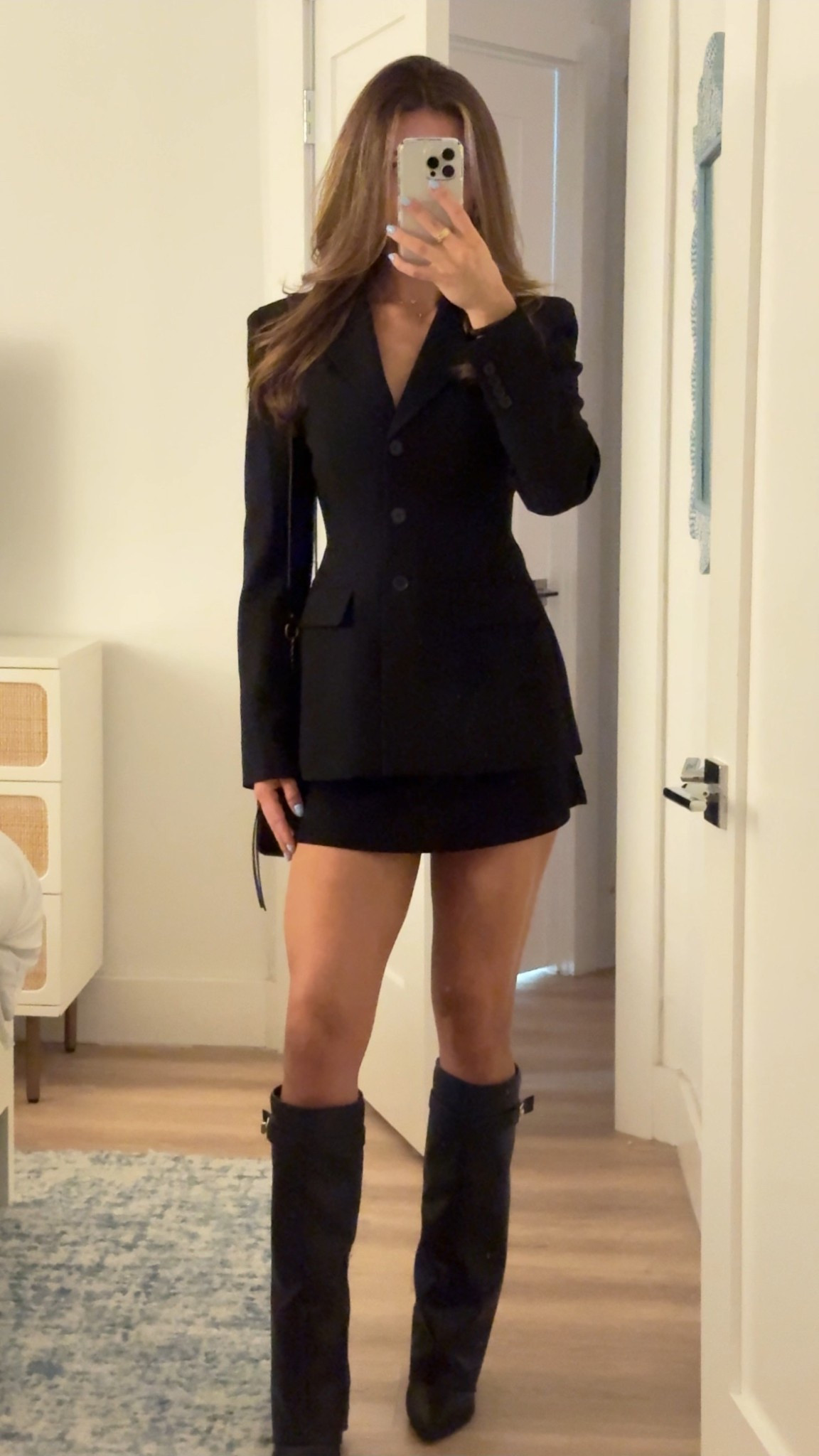 Chic going out outfit for New York City #aritzia #standoutblazer #goingout #nightout #girlnightout #nyc