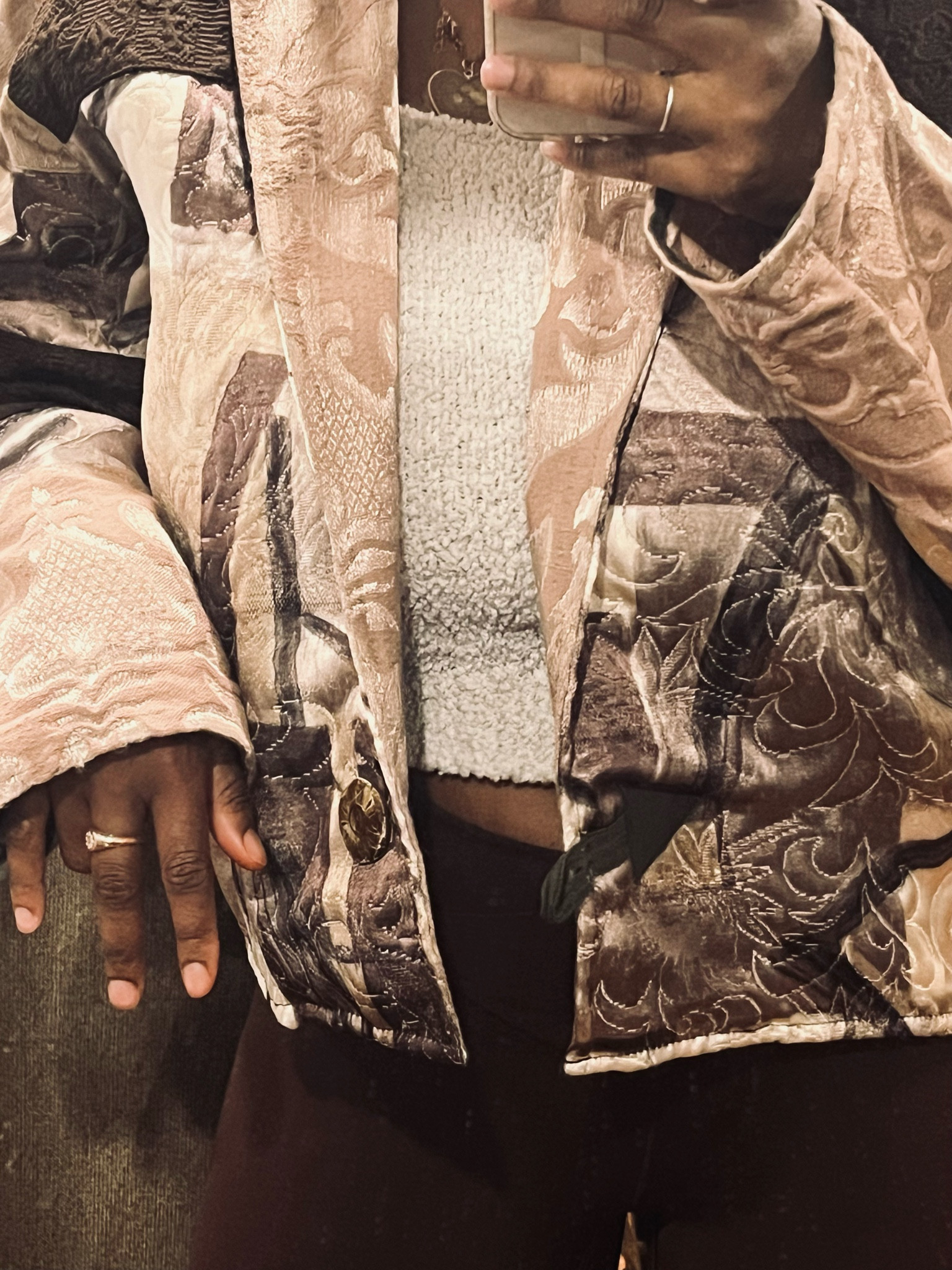 My boyfriend’s mom has the best jacket collection & she shares some of them with me! Jacket can’t be linked, but similar tops and leggings are!

#LTKfindsunder100 #LTKSeasonal #LTKstyletip