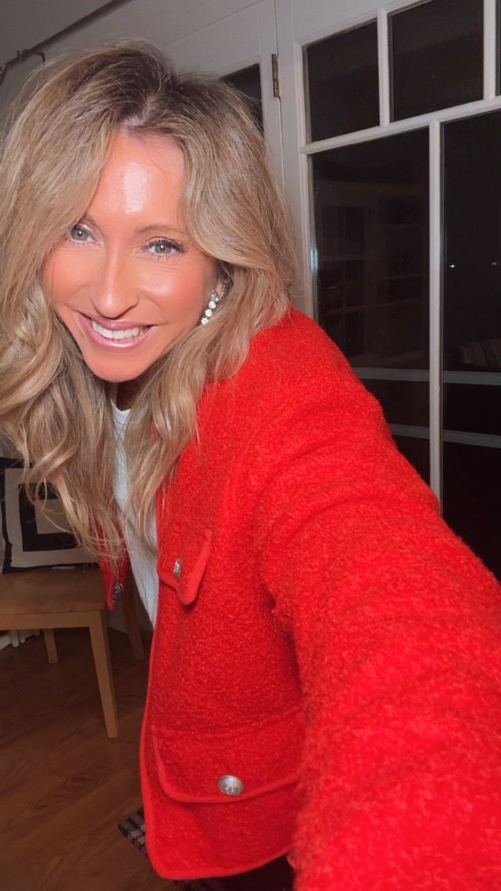 Sucker for red ❤️

Just a fun pop to add to any outfit… adding one fun bright color changes the energy… Cheers to almost Friday! 

Use code LINDSAYJ10 on Made By Mary Jewelry 
Use code ANOTHER_DAY_ANOTHER_OUTFIT for James Michelle jewelry 

Track pants, thermal, free people, women’s fashion 

#LTKWorkwear #LTKgrwm #LTKootd