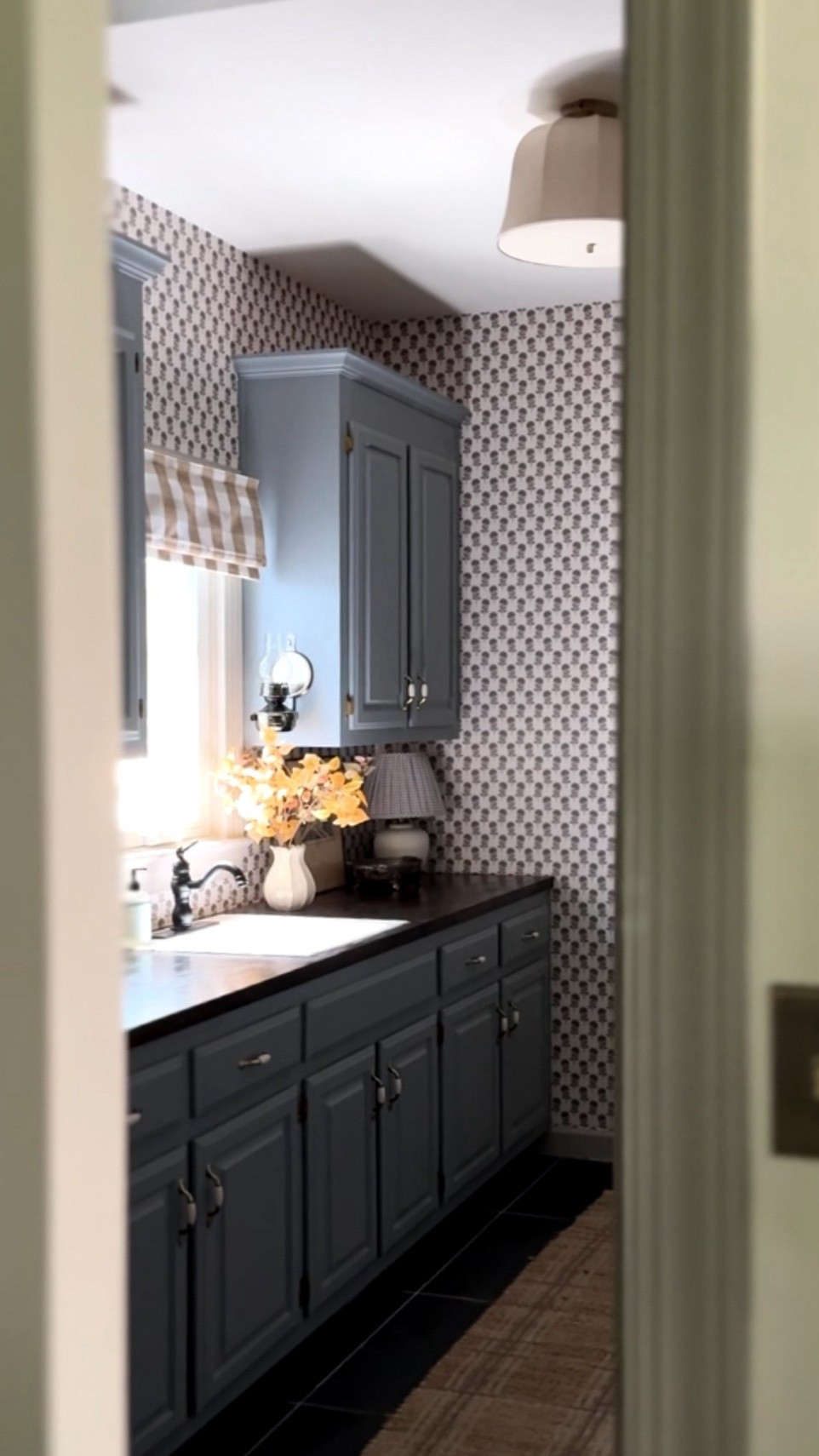 Coastal cottage mudroom