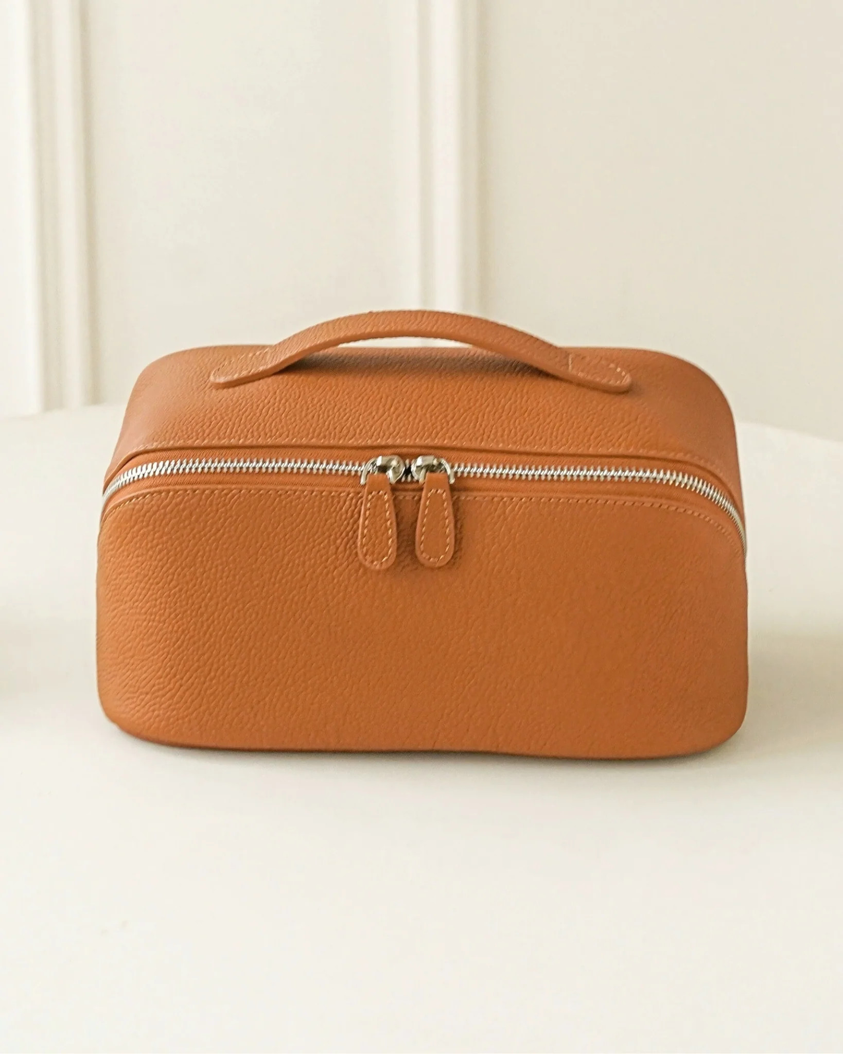 LayFlat Vanity Bag Cognac | PEACHMIND