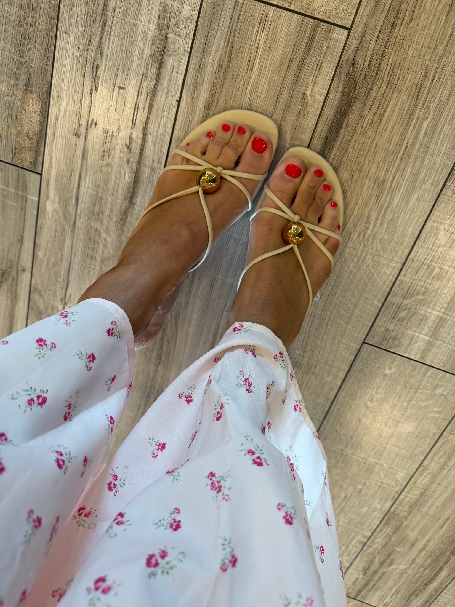 The perfect heel that matches everything!! Comfortable and not too high!