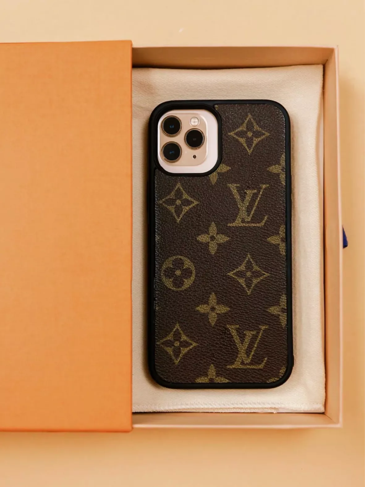 Authentic LV phone case  Louis vuitton phone case, Pretty iphone