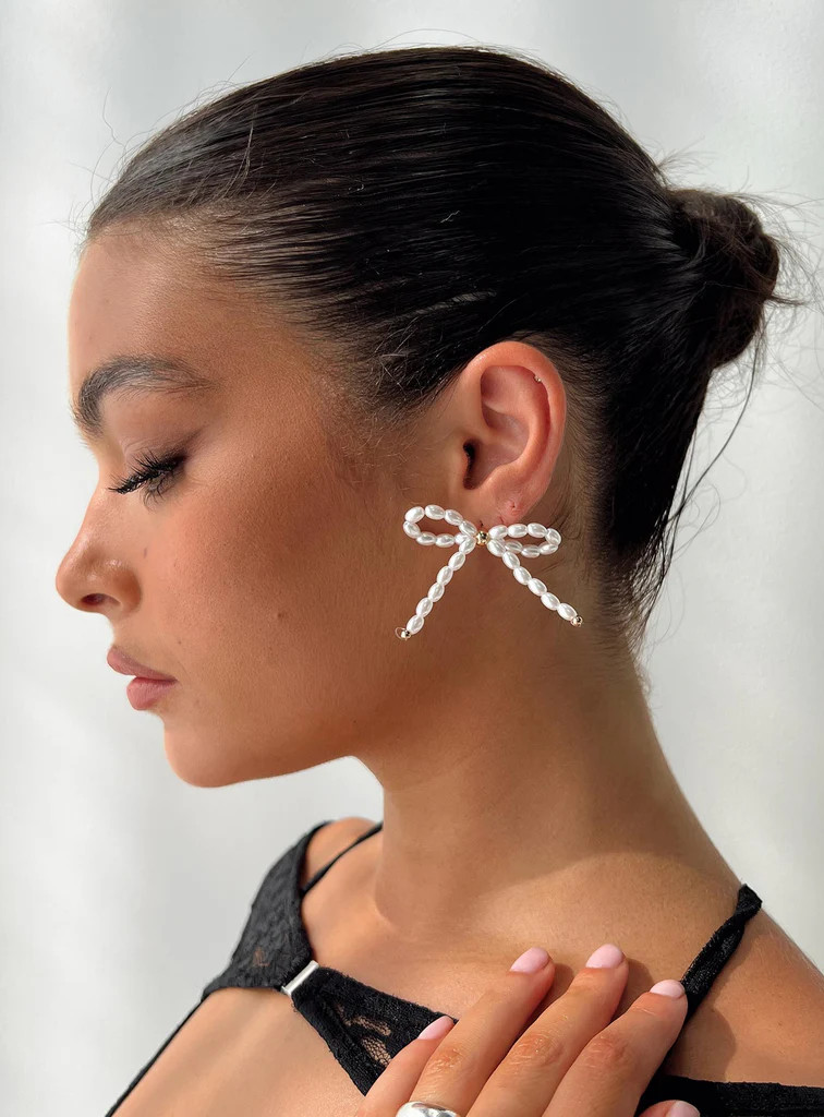 4eva Earrings Pearl | Princess Polly US