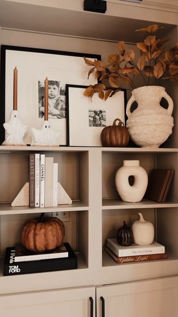 My Falloween bookshelves 👻🤎🍂

#LTKSeasonal #LTKHome