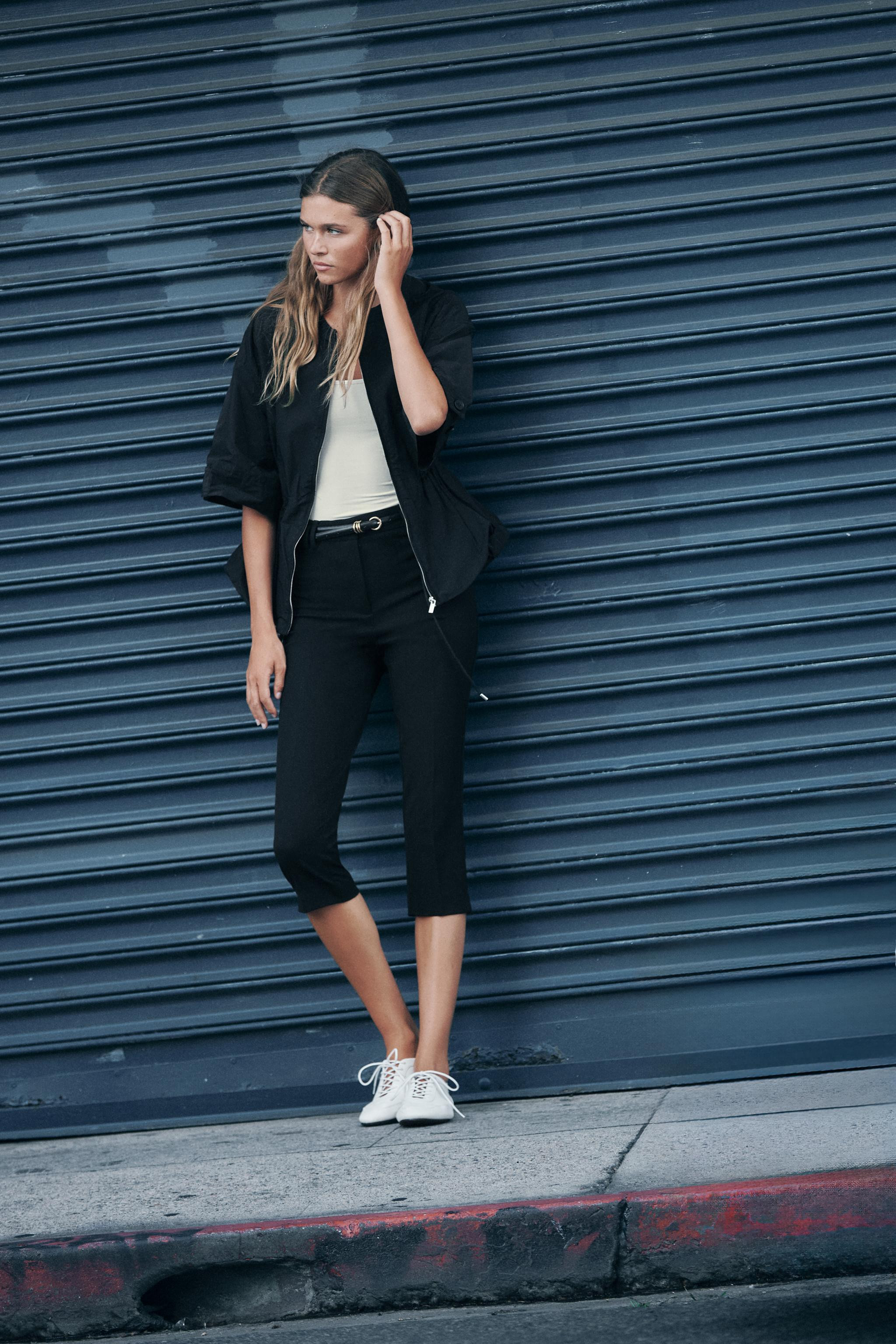 Short-sleeve parka with a round neck, finished with a tab and button detail. Adjustable waist wit... | Zara US