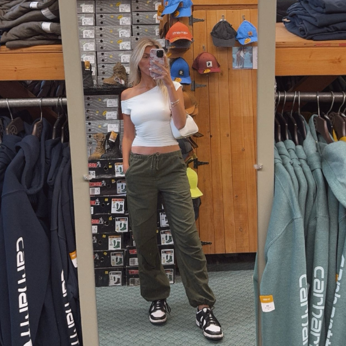 Run for these cargos  
#LTK

#LTKpartywear #LTKsummer #LTKstyletip